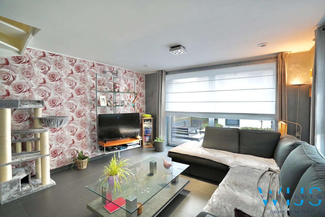 Enorm energiezuinig woonhuis in halfopen bebouwing te Eeklo ! 