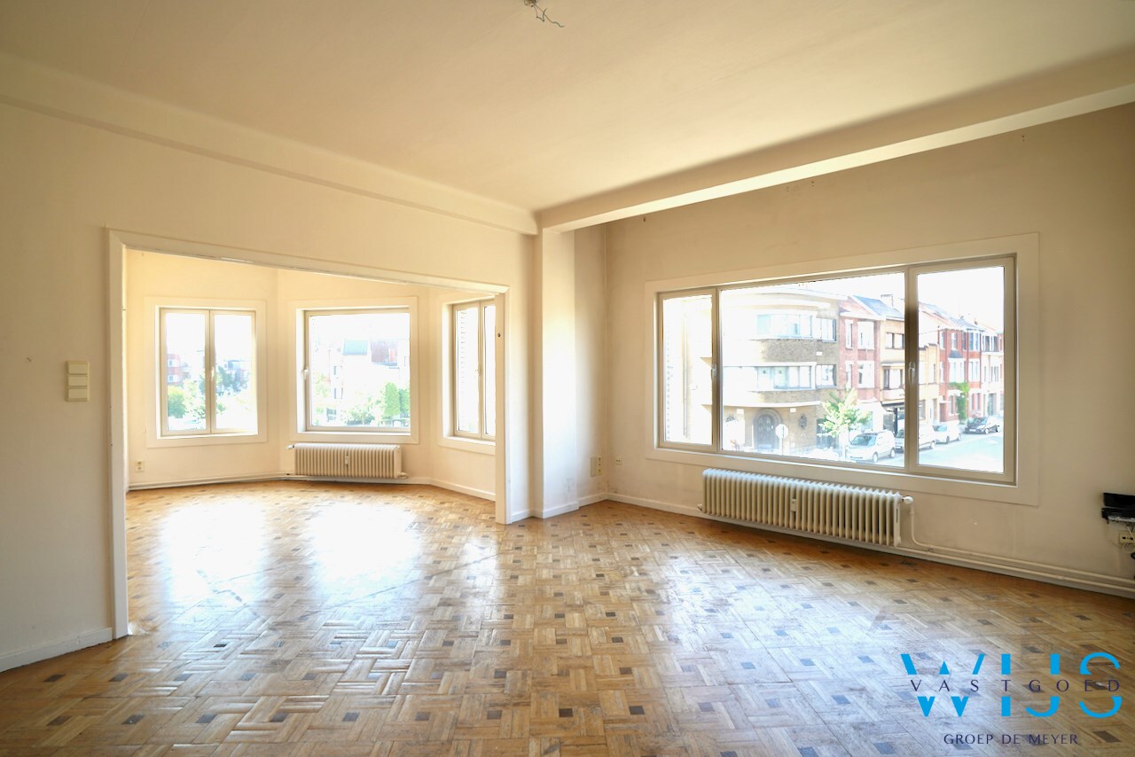 Zeer ruim karaktervol appartement te Gent ! 