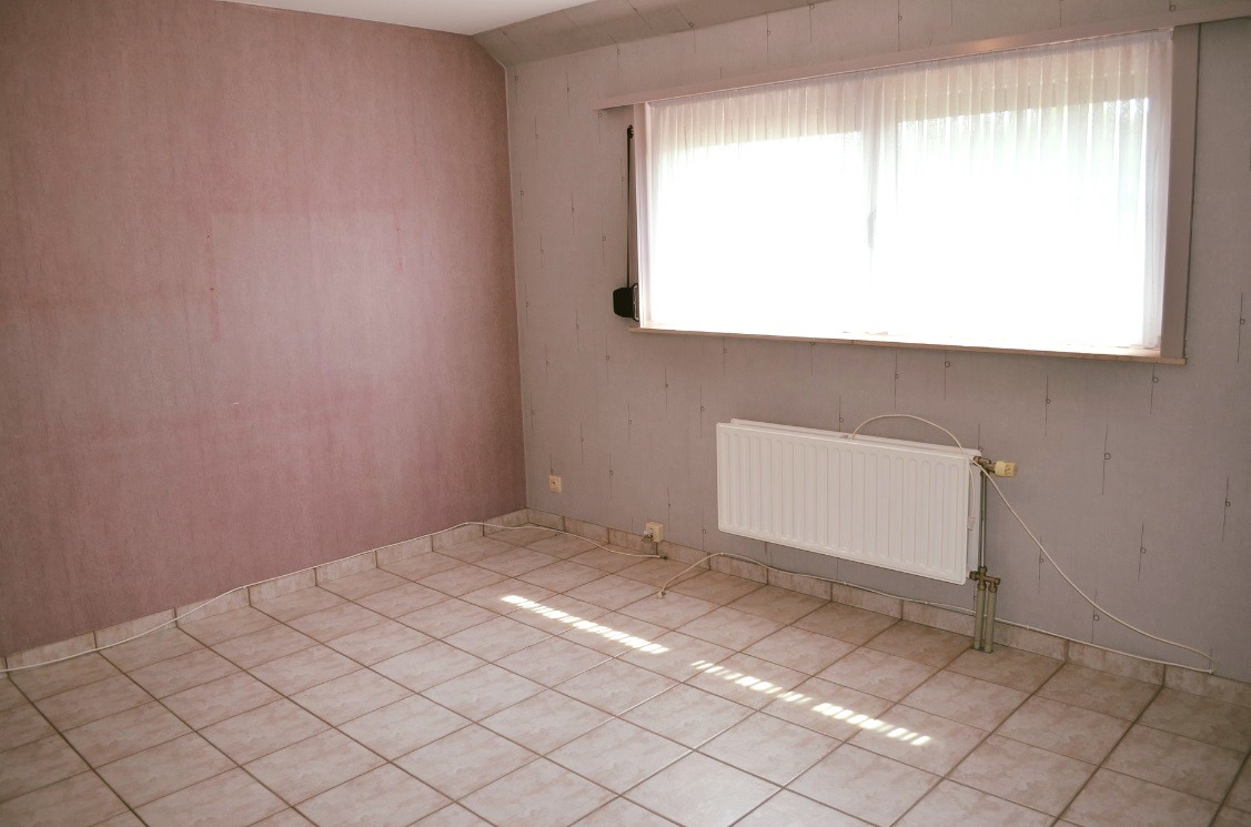 Halfopen bebouwing op 530m² met 3 slpks, garage, tuin en tuinhuis te Maldegem 