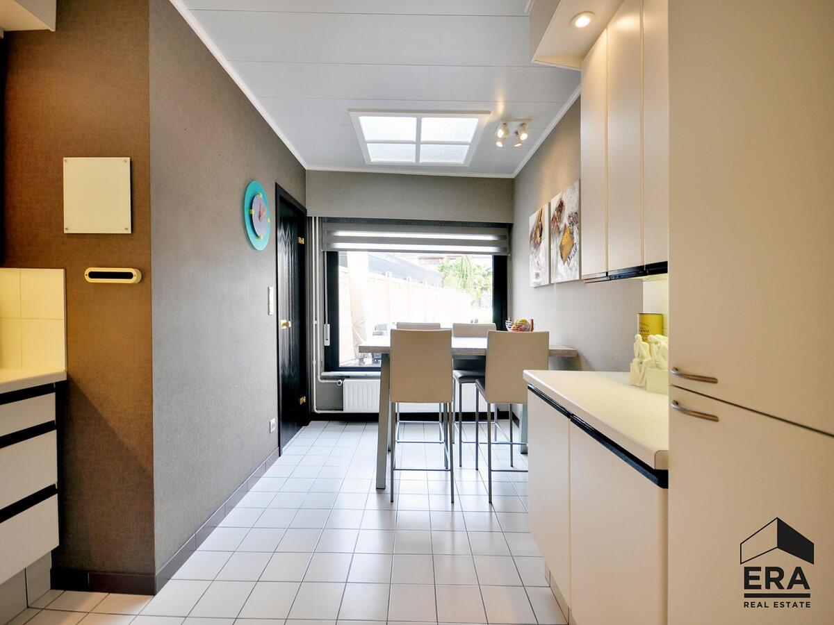 Dé ideale stadswoning. Gelegen in brede, doodlopende straat nabij UZ. 