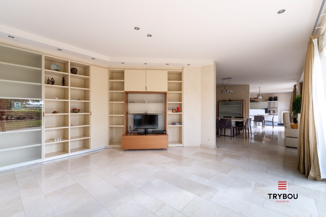 Te koop handelszaak + woning 