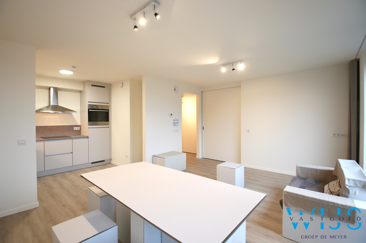 Serviceflat in hartje Waarschoot ! 