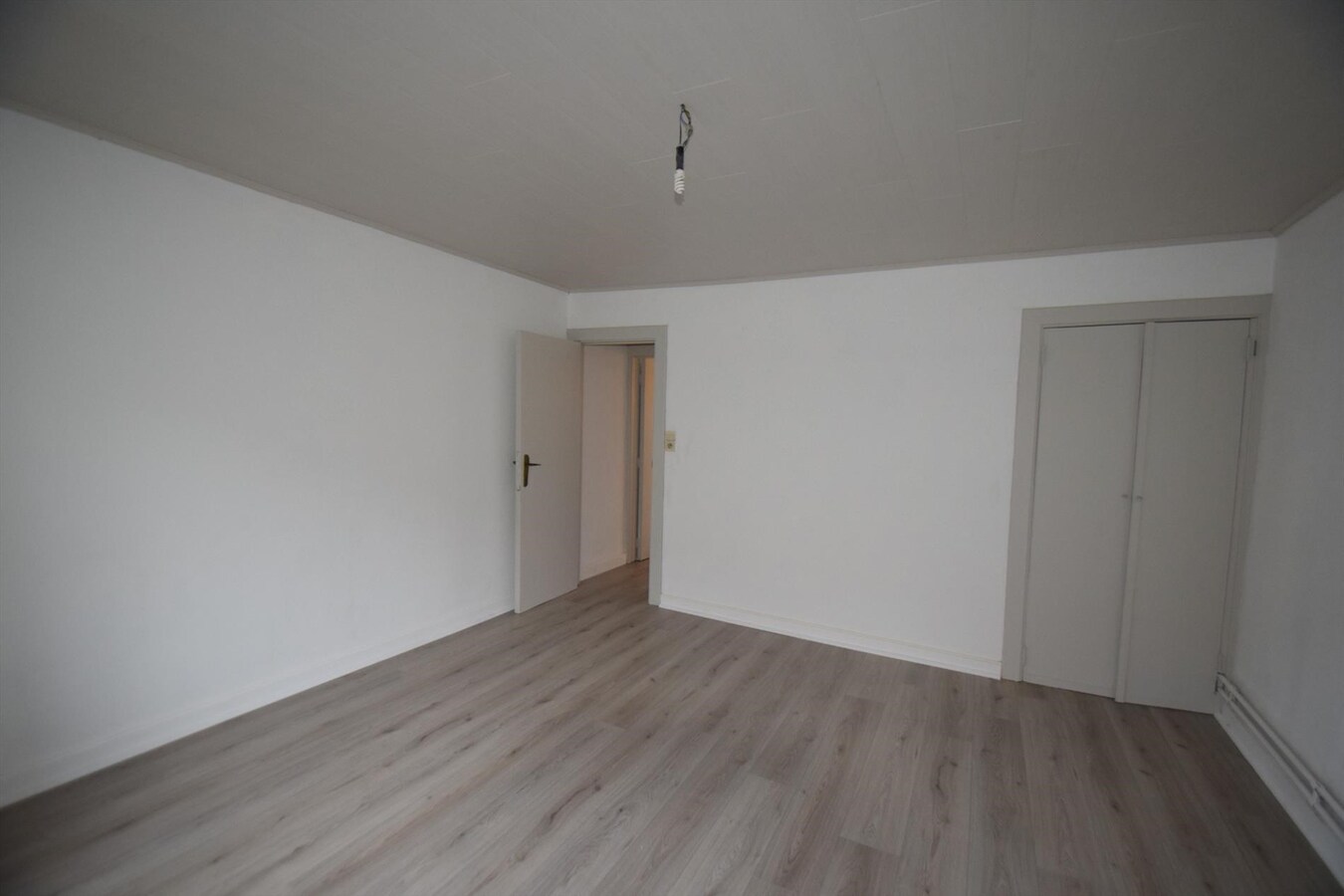 Ruime woning nabij Sint-Amandsplein, vlot bereikbaar 