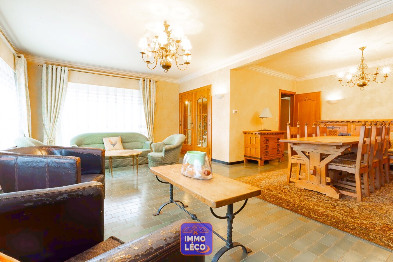 Ensemble immobilier avec maison et deux ateliers/entrepôts, RARE à la VENTE ! 