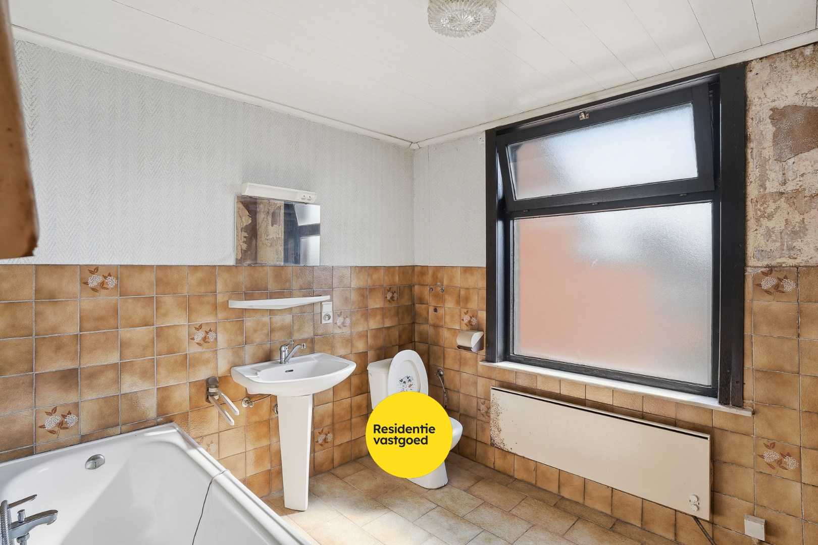 Te renoveren woning in centrum Eernegem 