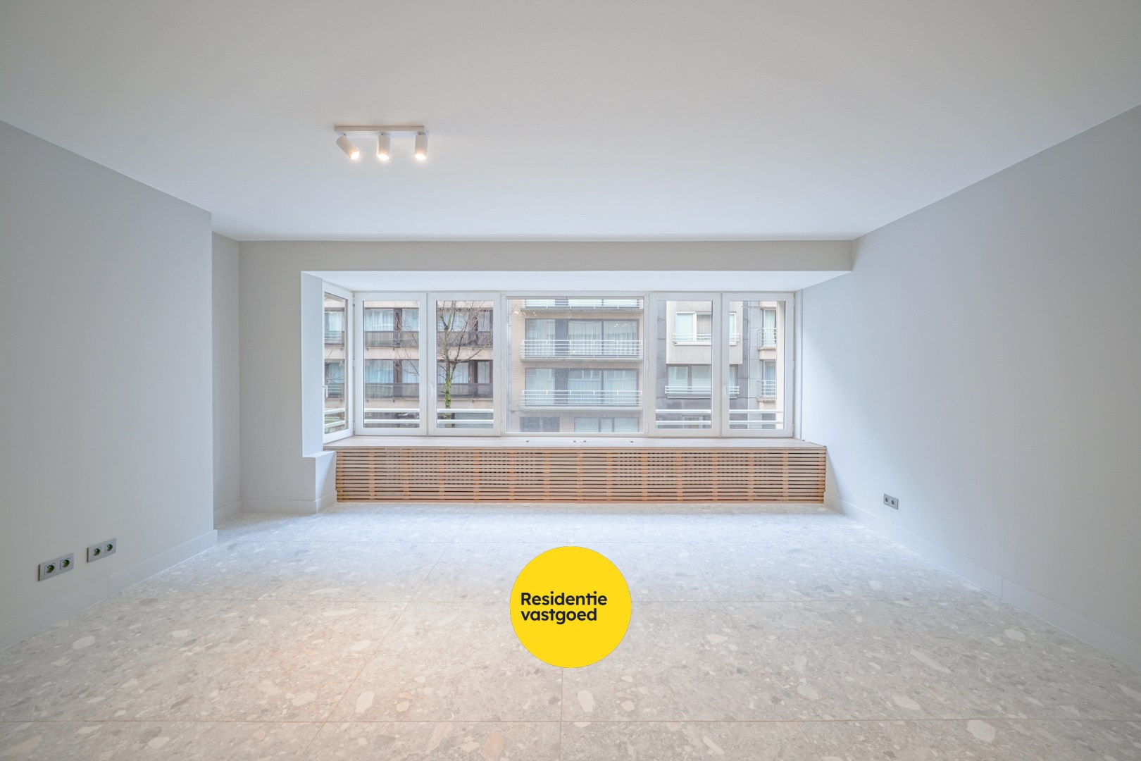 Gerenoveerd 2-slpk appartement met lift in Oostende 