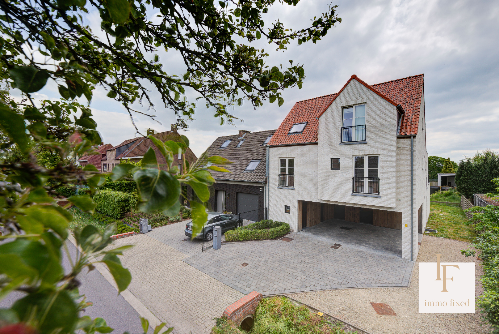 Duplex (gelijkvloers) van 134m2 met tuin en parking te ZOERSEL! 