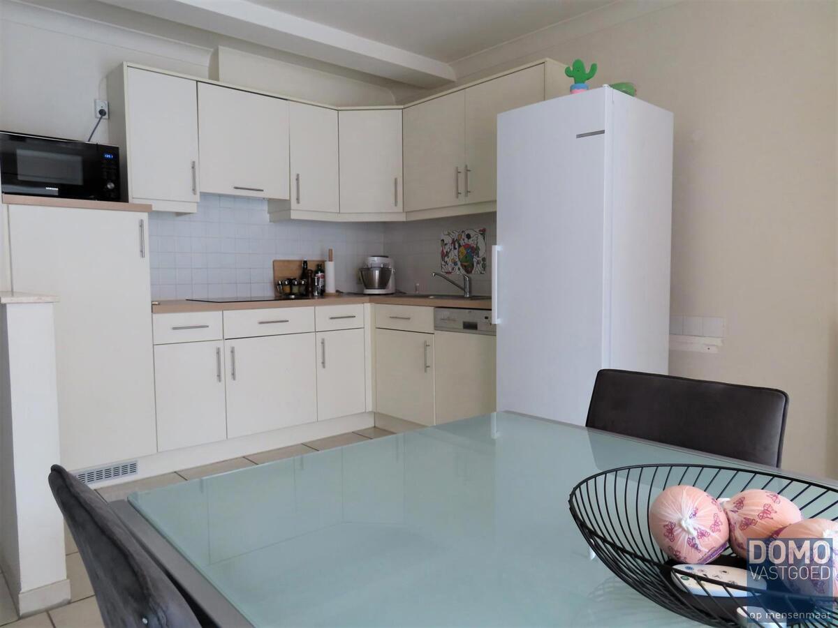 Mooi appartement, 2 slaapkamers, groot terras en autostaanplaats 