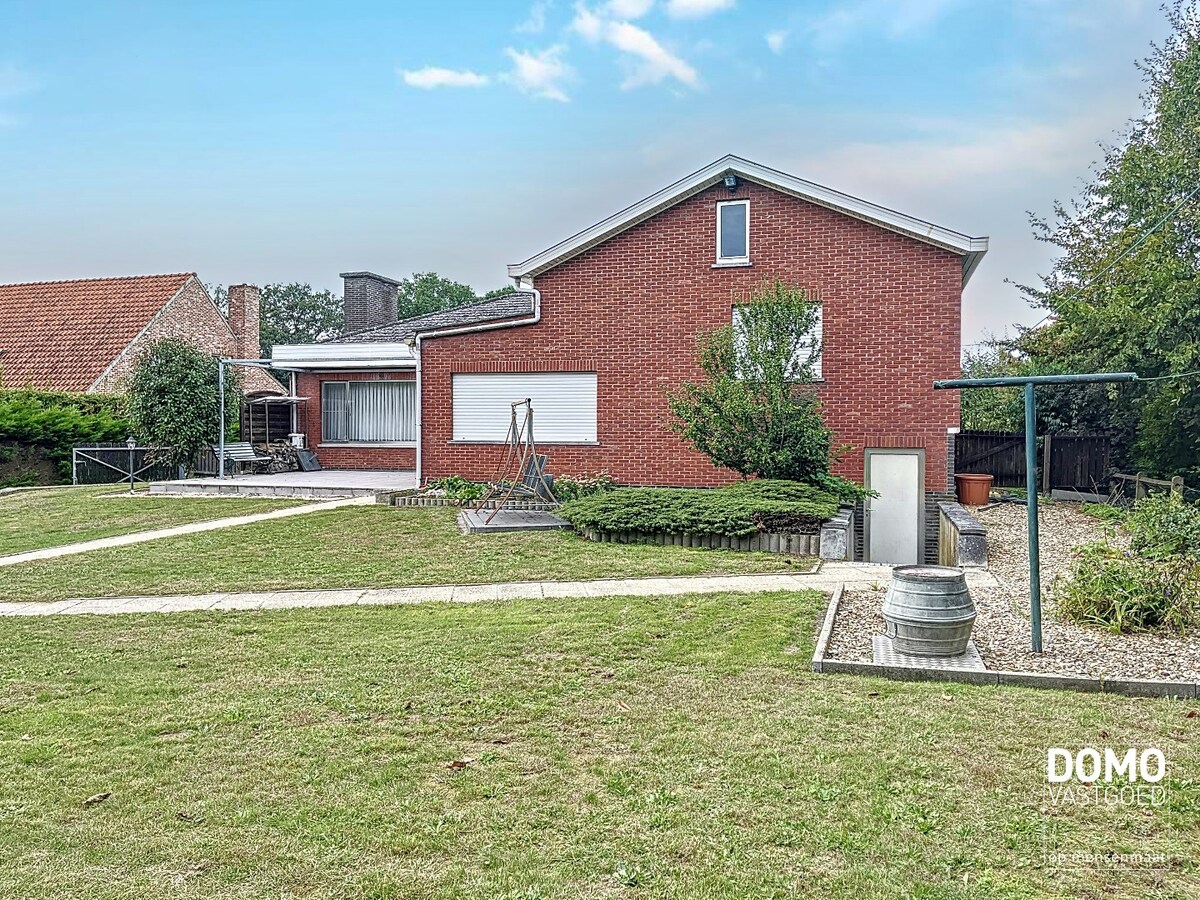 Ruime woning met tuin, inpandige garage en 4 slaapkamers in Linkhout. 