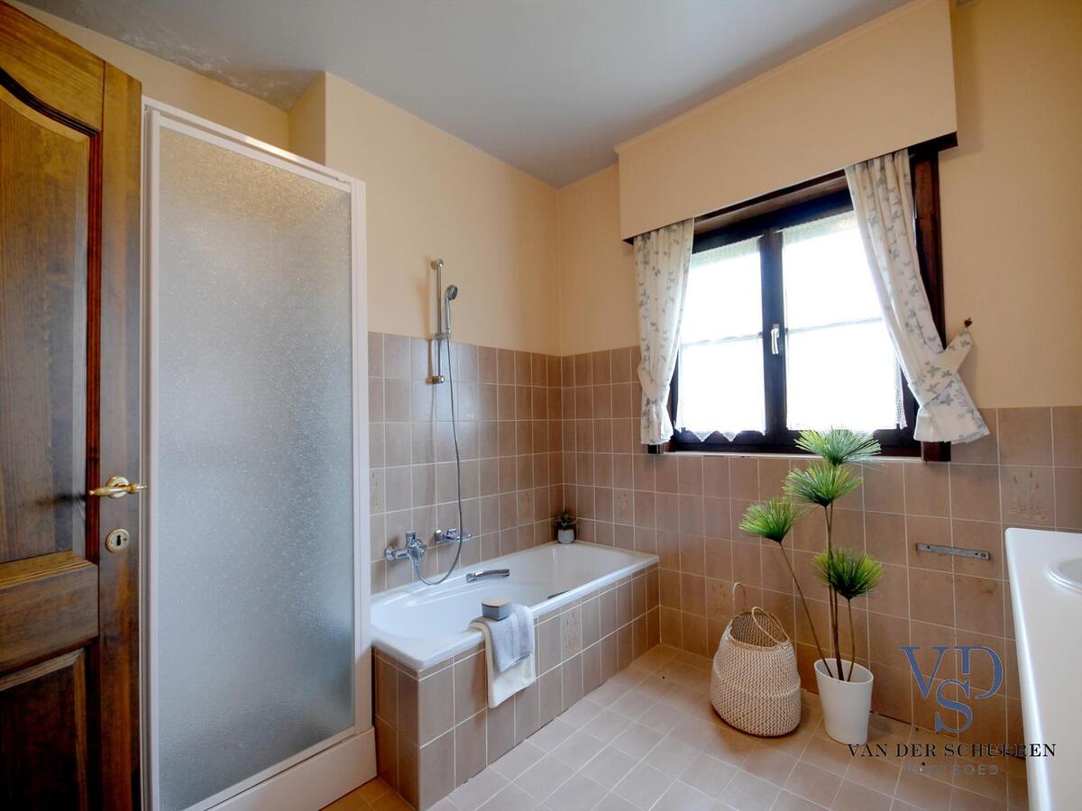 Degelijke villa op bijna 5000 m2 - exclusieve ligging nabij de Schelde in doodlopende straat ! 