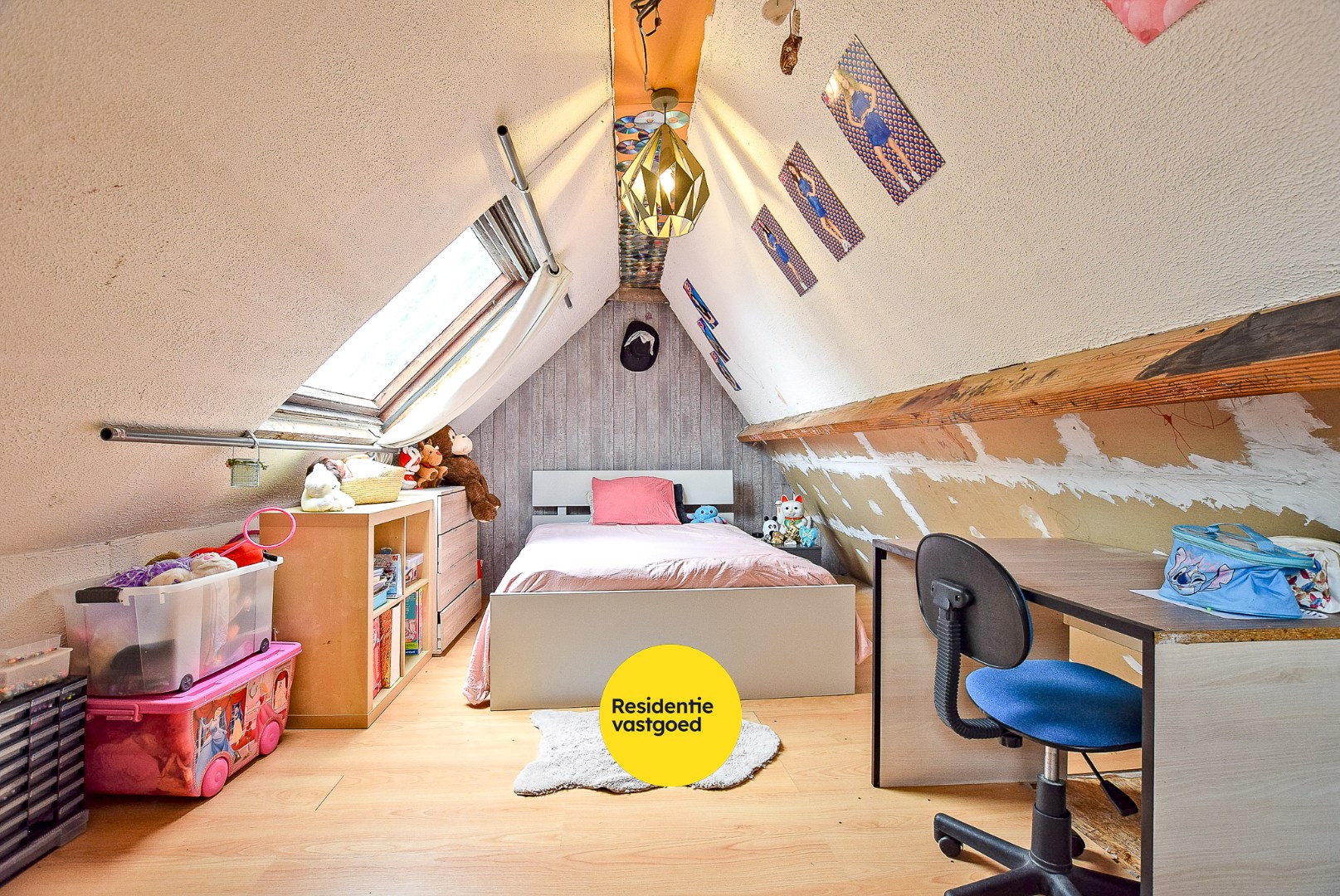 Te renoveren woning met 4 slaapkamers, bureau en zongerichte tuin in Alveringem 