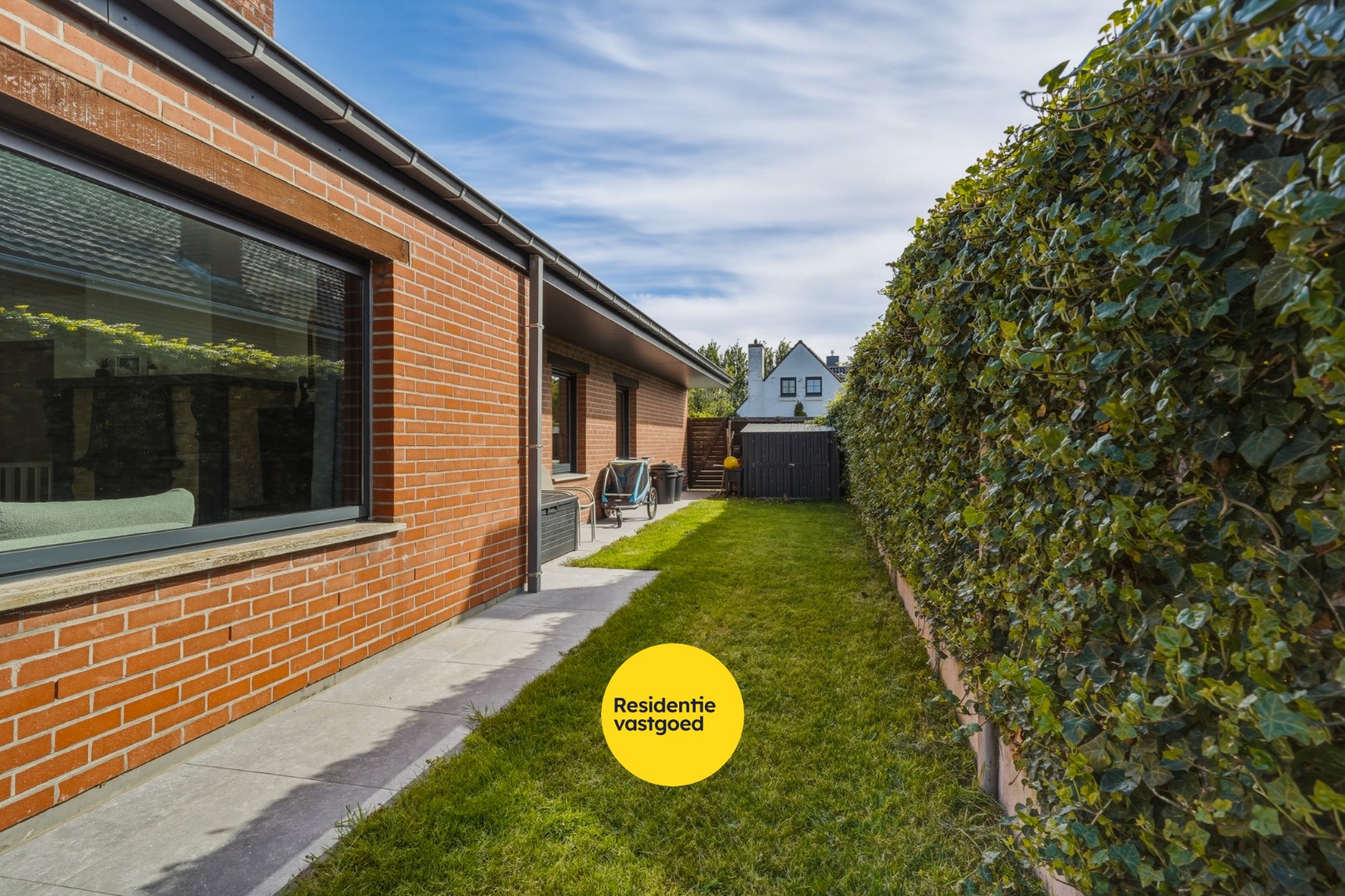 Instapklare ruime bungalow met zongerichte tuin in hartje Oudenburg! 