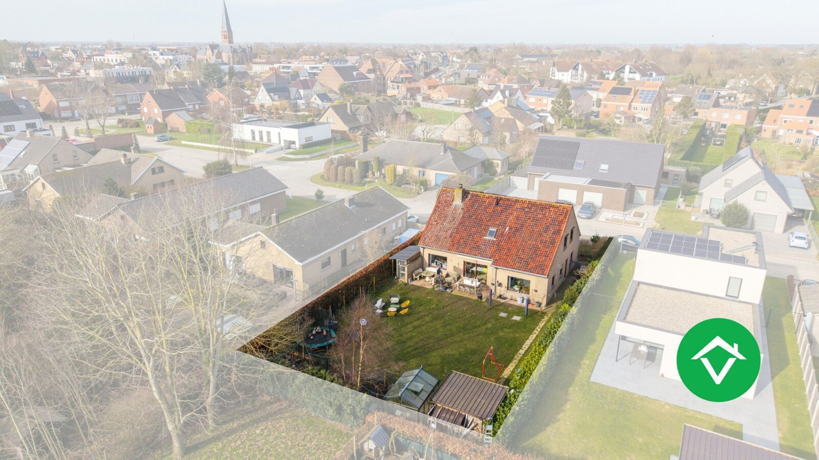 Alleenstaande woning met 5 slaapkamers en garage te Koekelare 