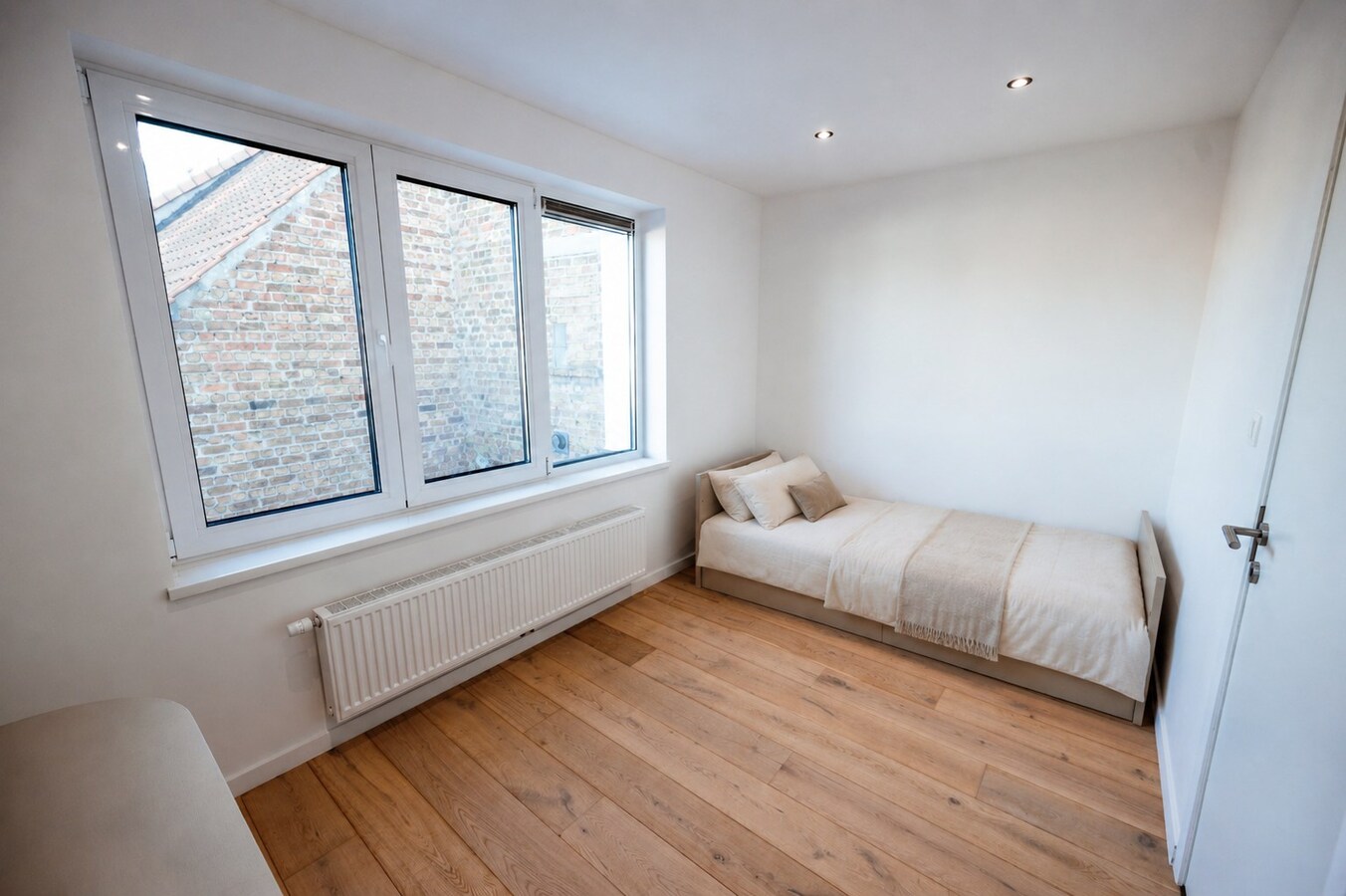 EXCLUSIEF GERENOVEERDE WONING NABIJ SPUIKOM 