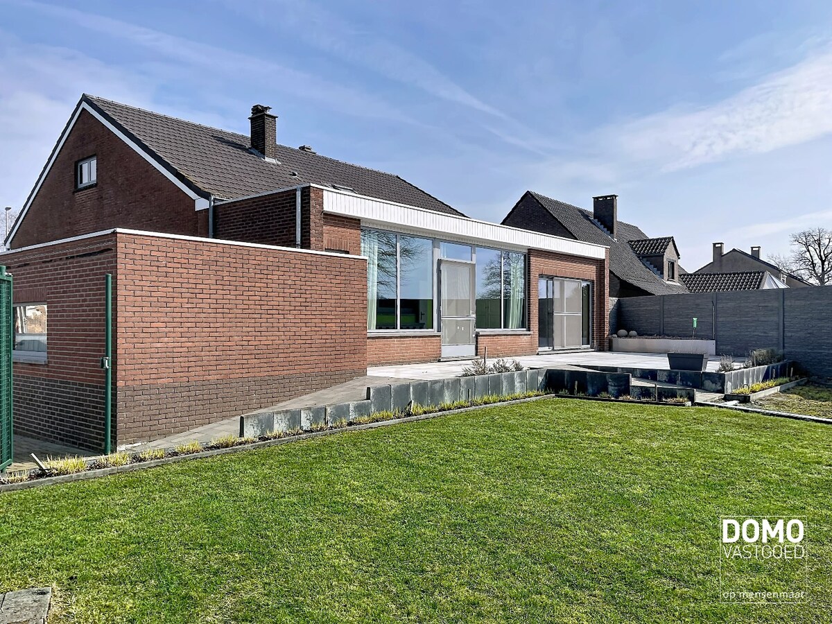 Ruime woning met weiland te koop te Alken 