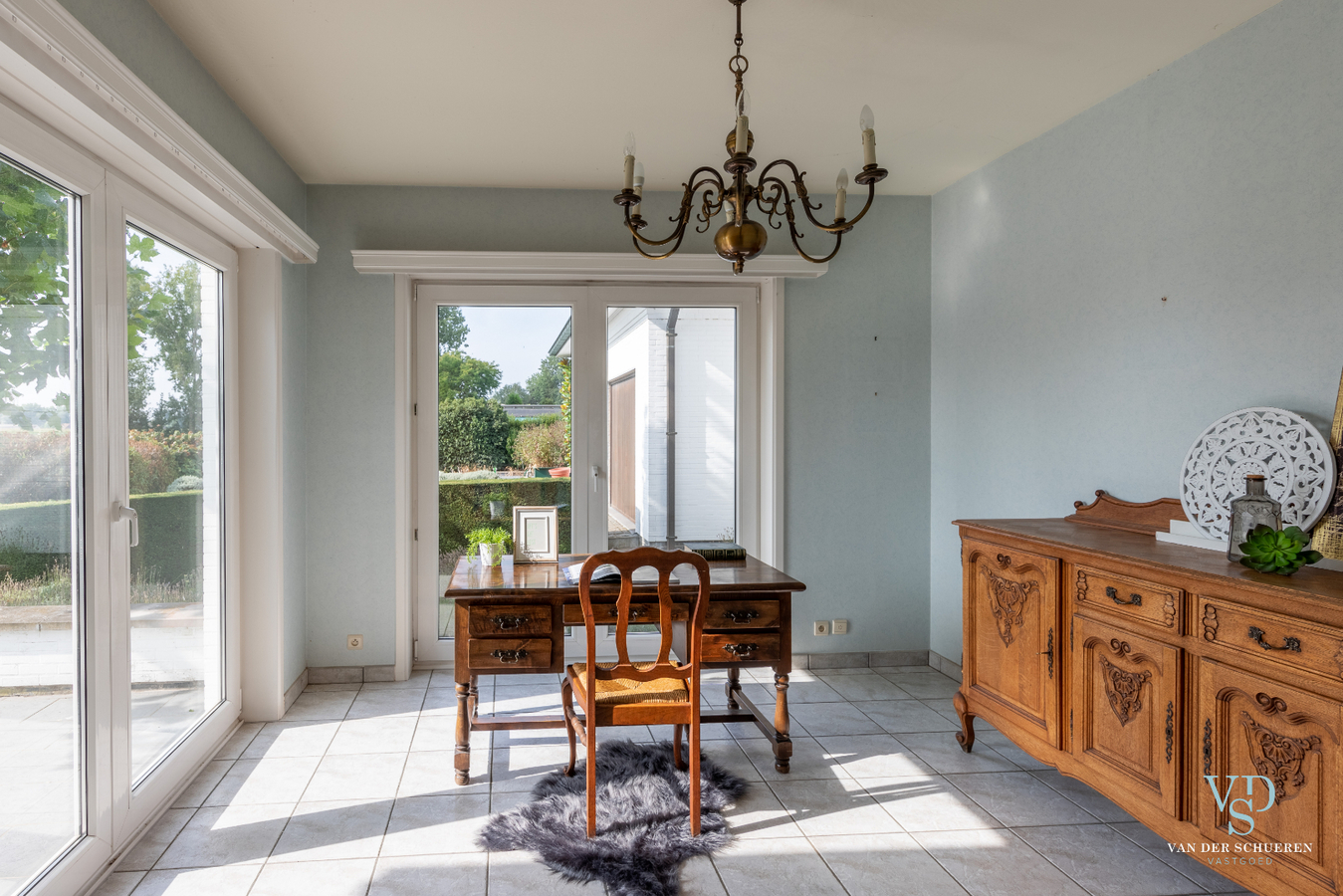 Lichtrijke, stijlvolle villa  (EPC van 254 !). 