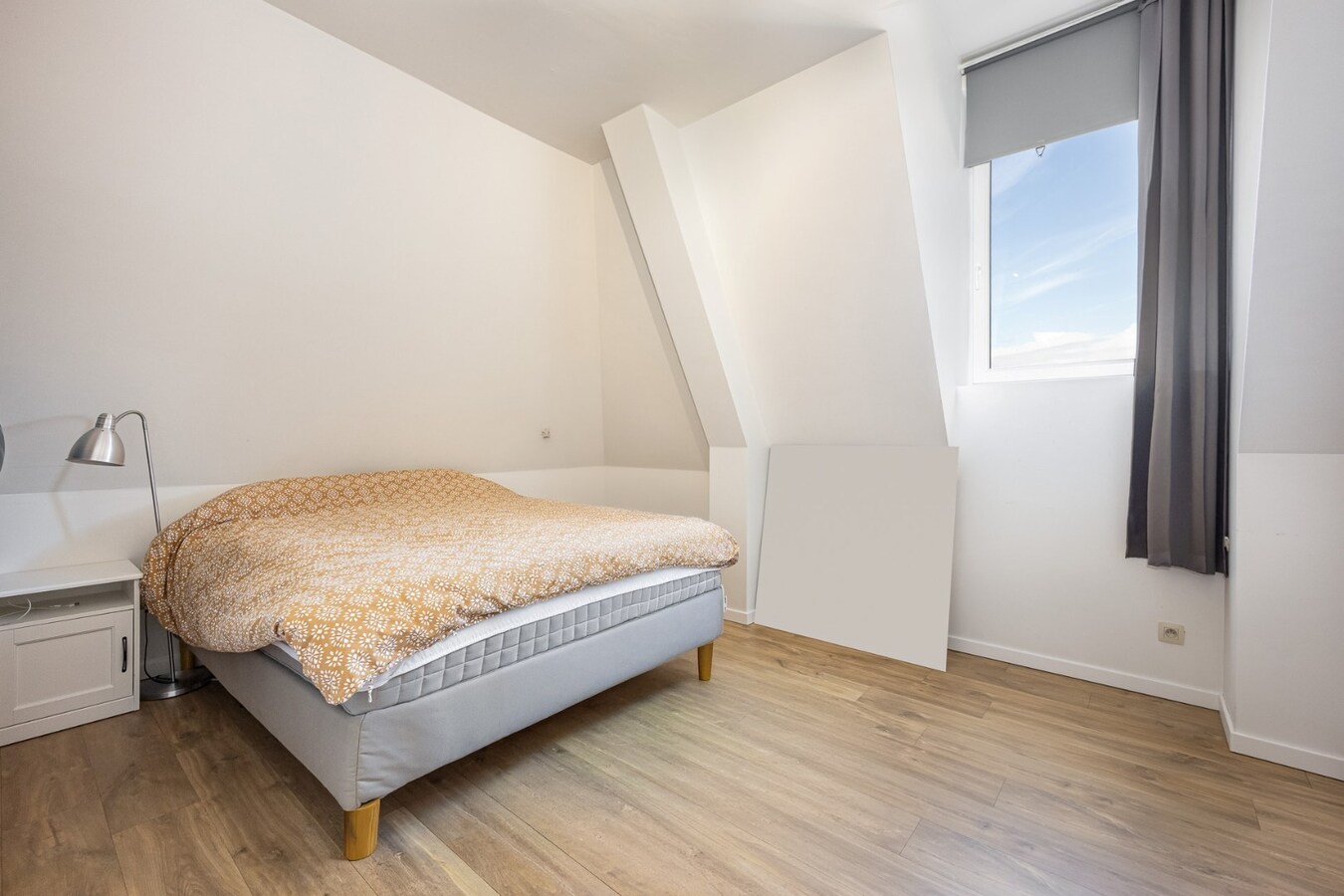 Prachtig, energiezuinig dak appartement met 3 slaapkamers, terras en carport 