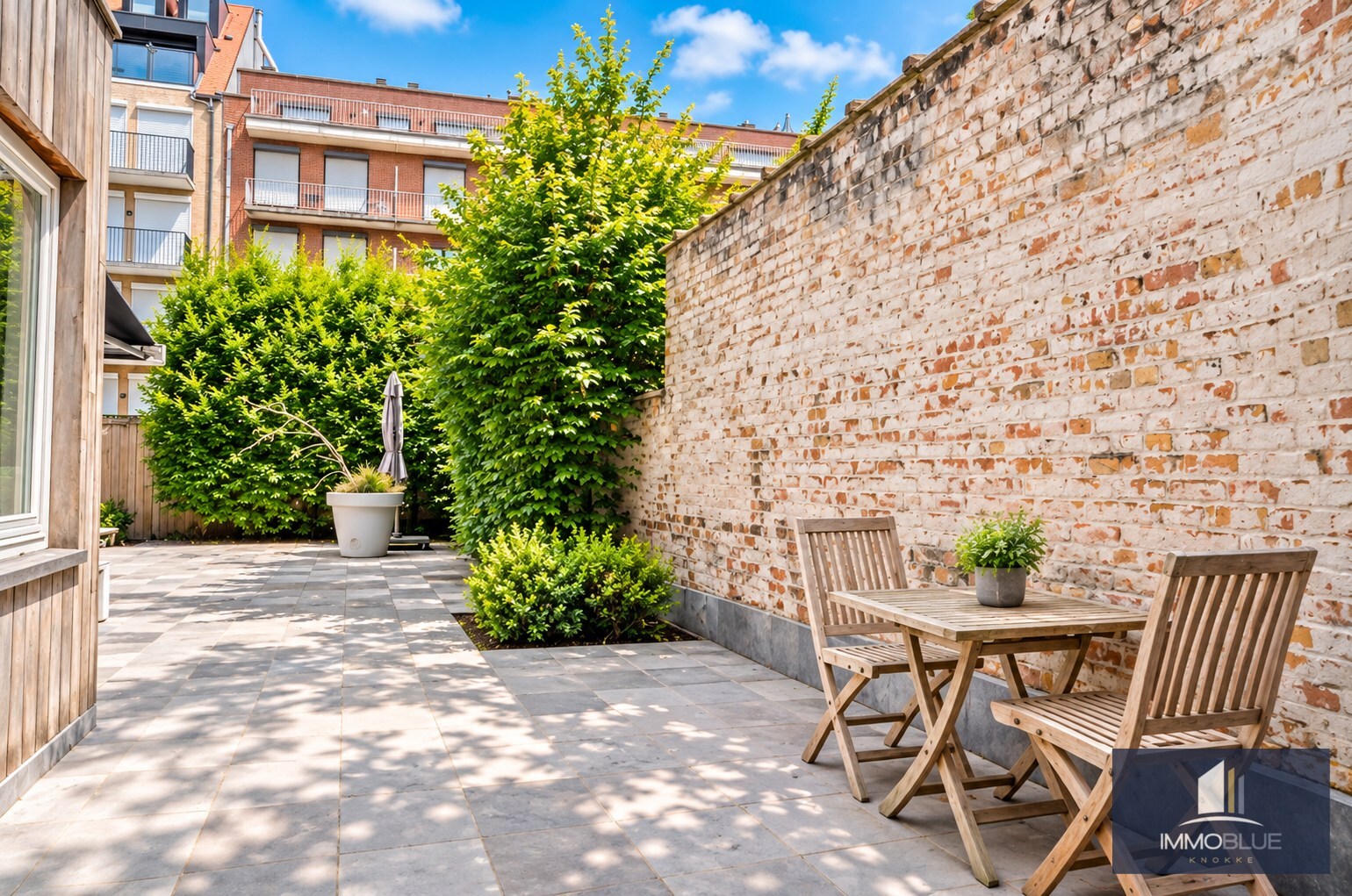 Appartement parfaitement entretenu avec une grande terrasse. 