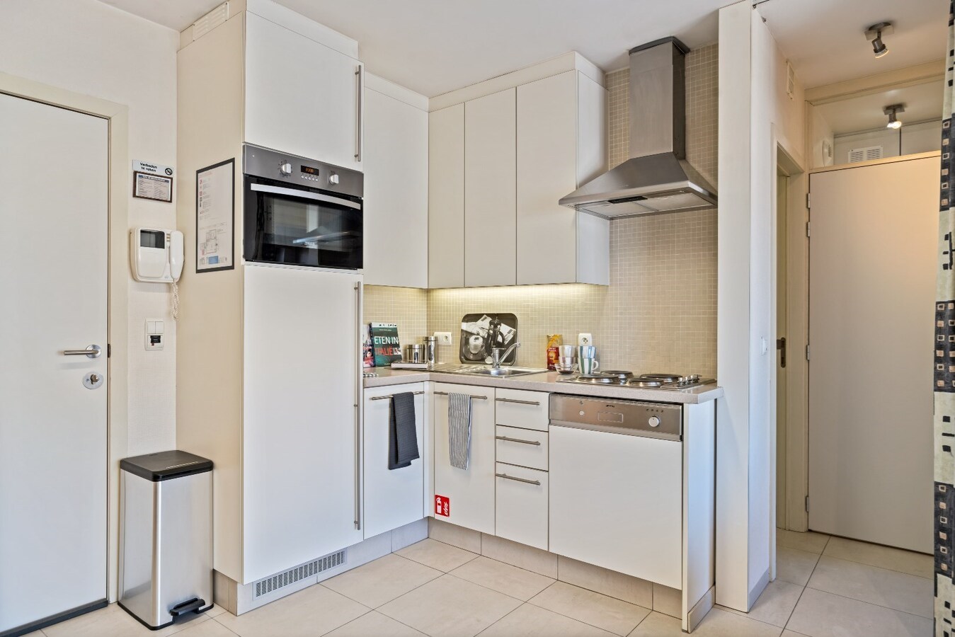 Modern 1 slaapkamerappartement op een boogscheut van het strand 