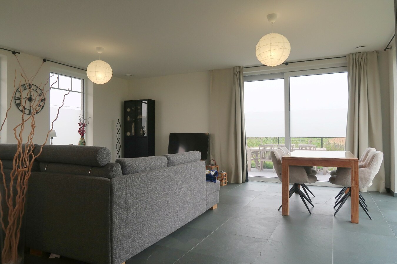Moderne koppelwoning met 4 slaapkamers en prachtige vergezichten, omringd door groen 