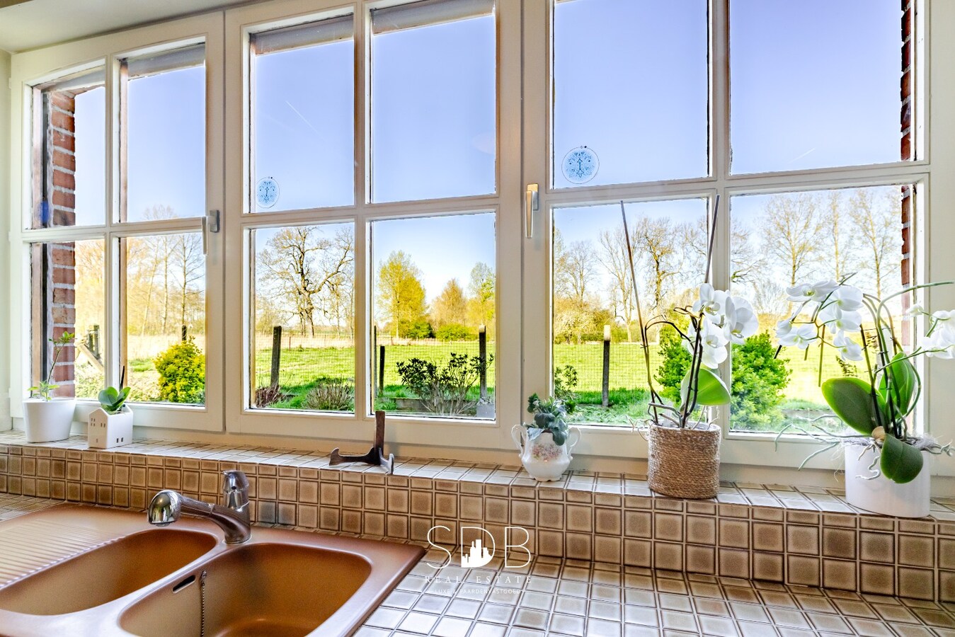 Boerderij met aanpalende graslanden op 12.970m² + mogelijkheid tot bijkopen graslanden +/-20ha 