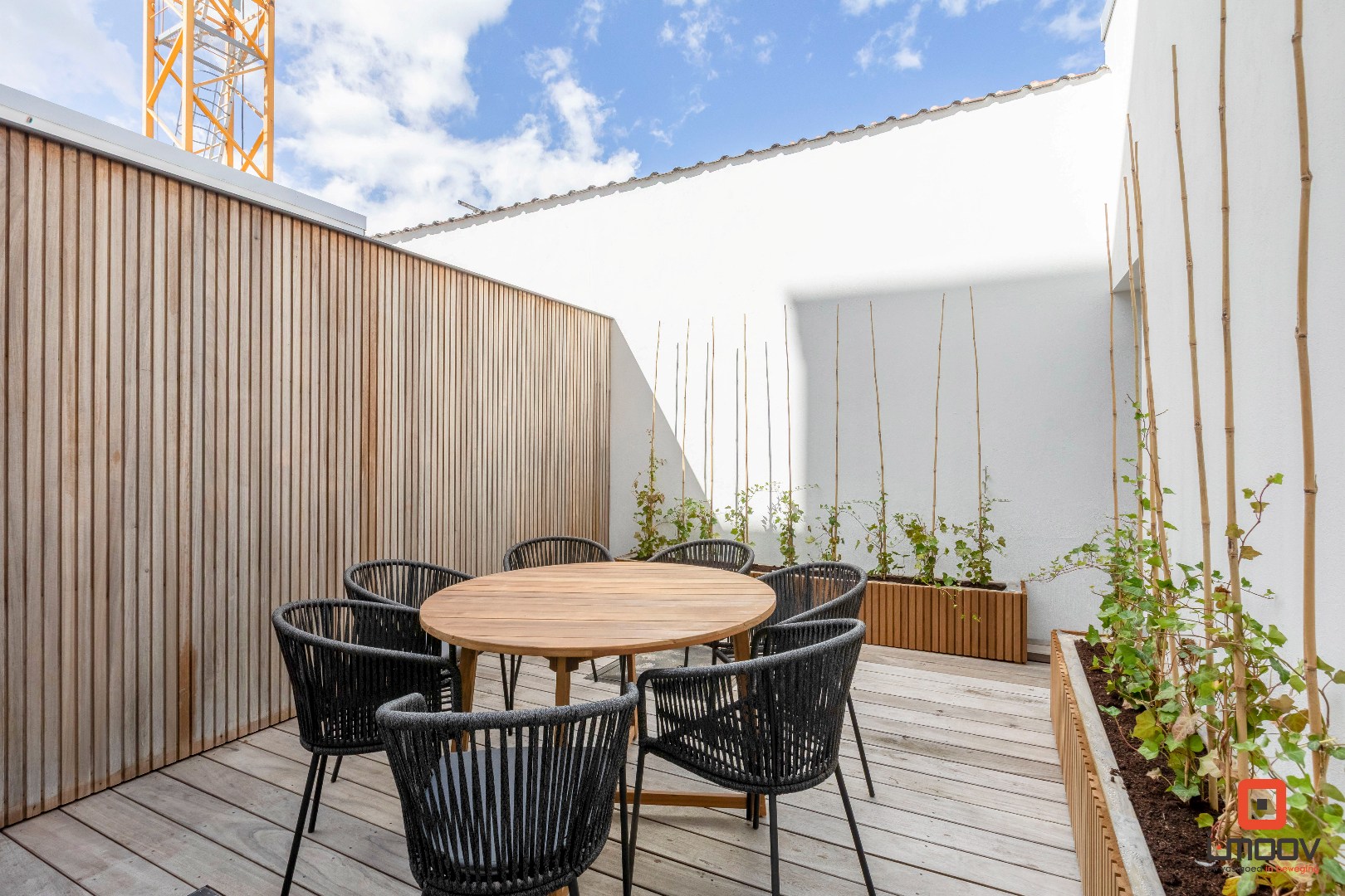 Instapklare tweeslaapkamer duplex met groot terras in de Nieuwpoortsesteenweg, Oostende 