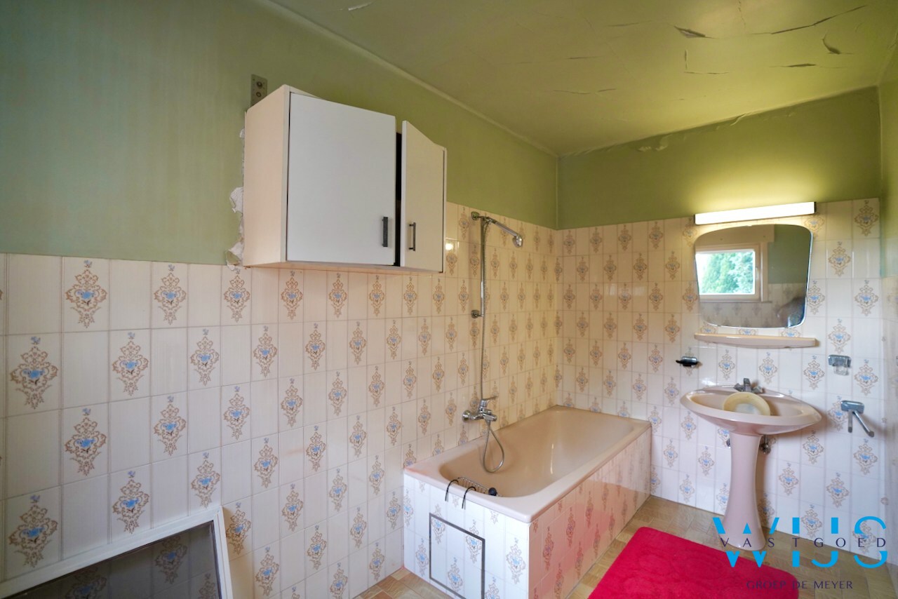 Unieke te renoveren woning op uitzonderlijke eigendom in Drongen! 