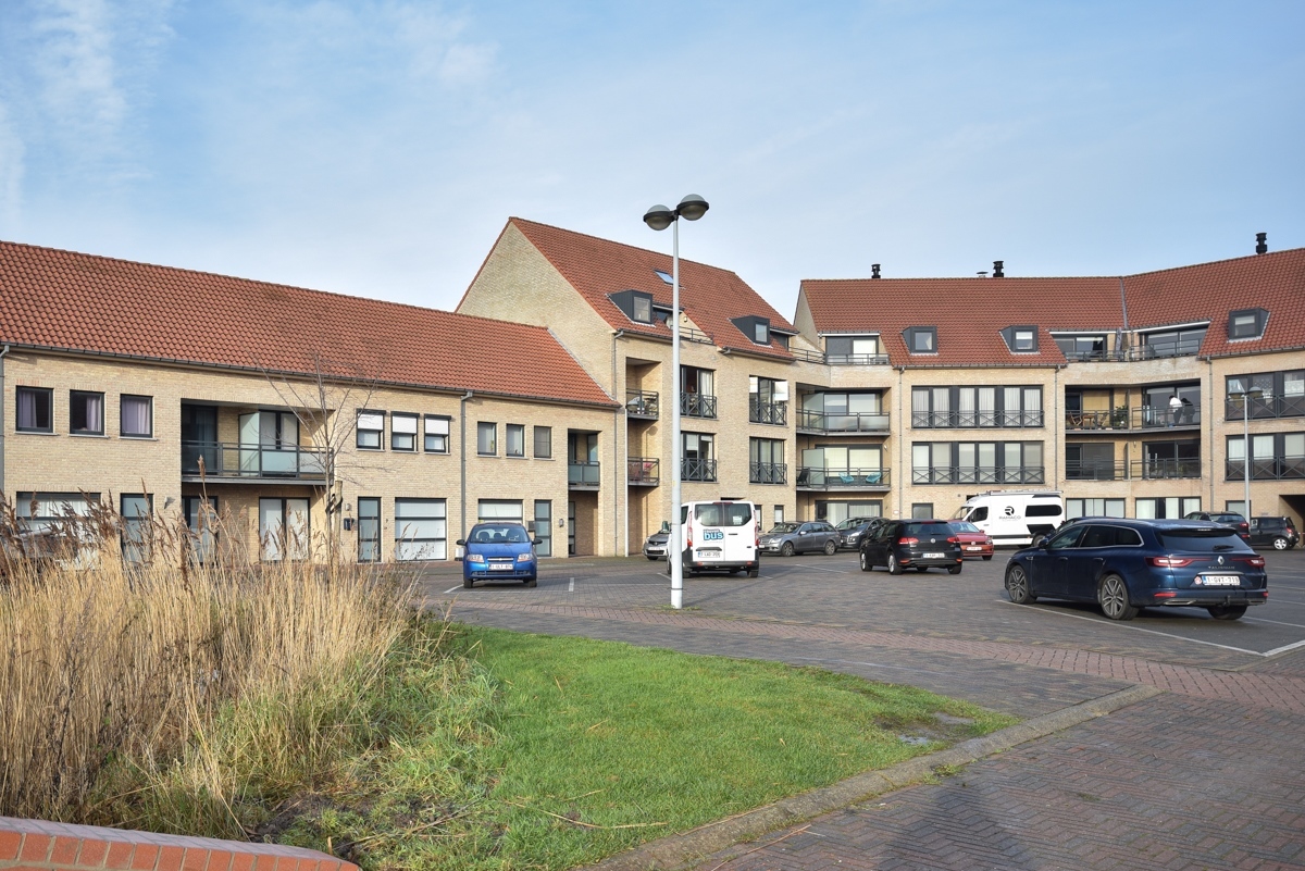 Makkelijk inrijdbare garagebox met mezzanine - Lissewege 