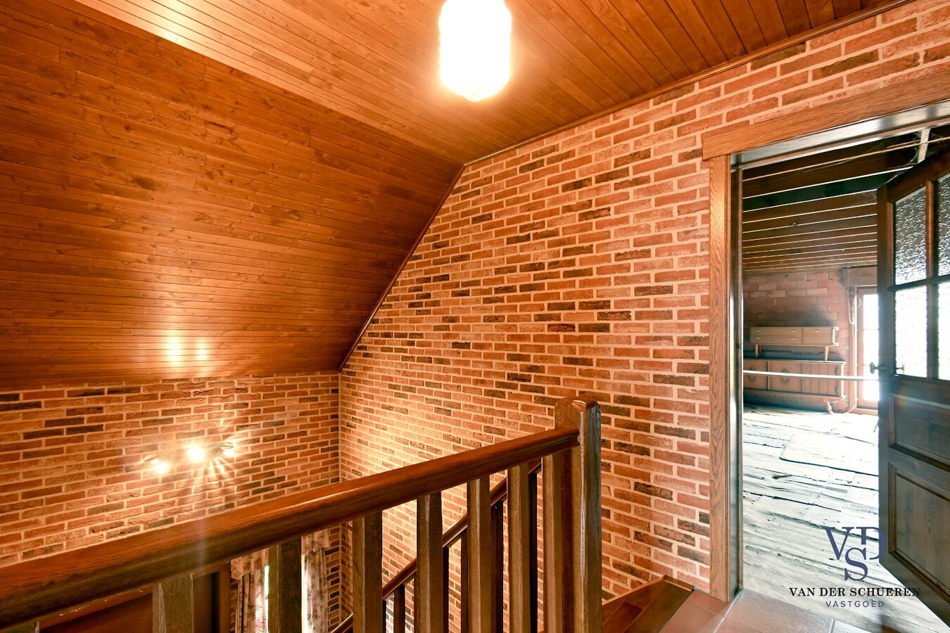 Bijzonder degelijke en ruime villa in doodlopende straat 