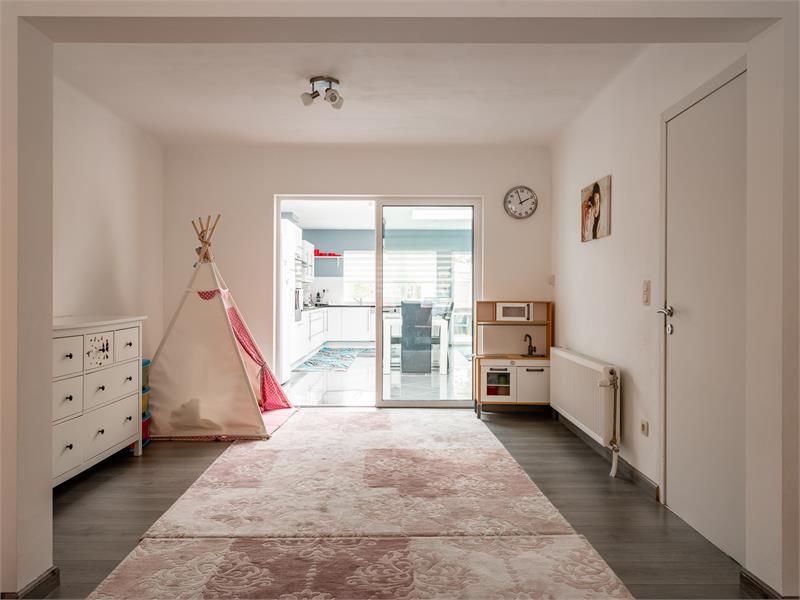 VERKOCHT!! Ruime en instapklare gezinswoning! 