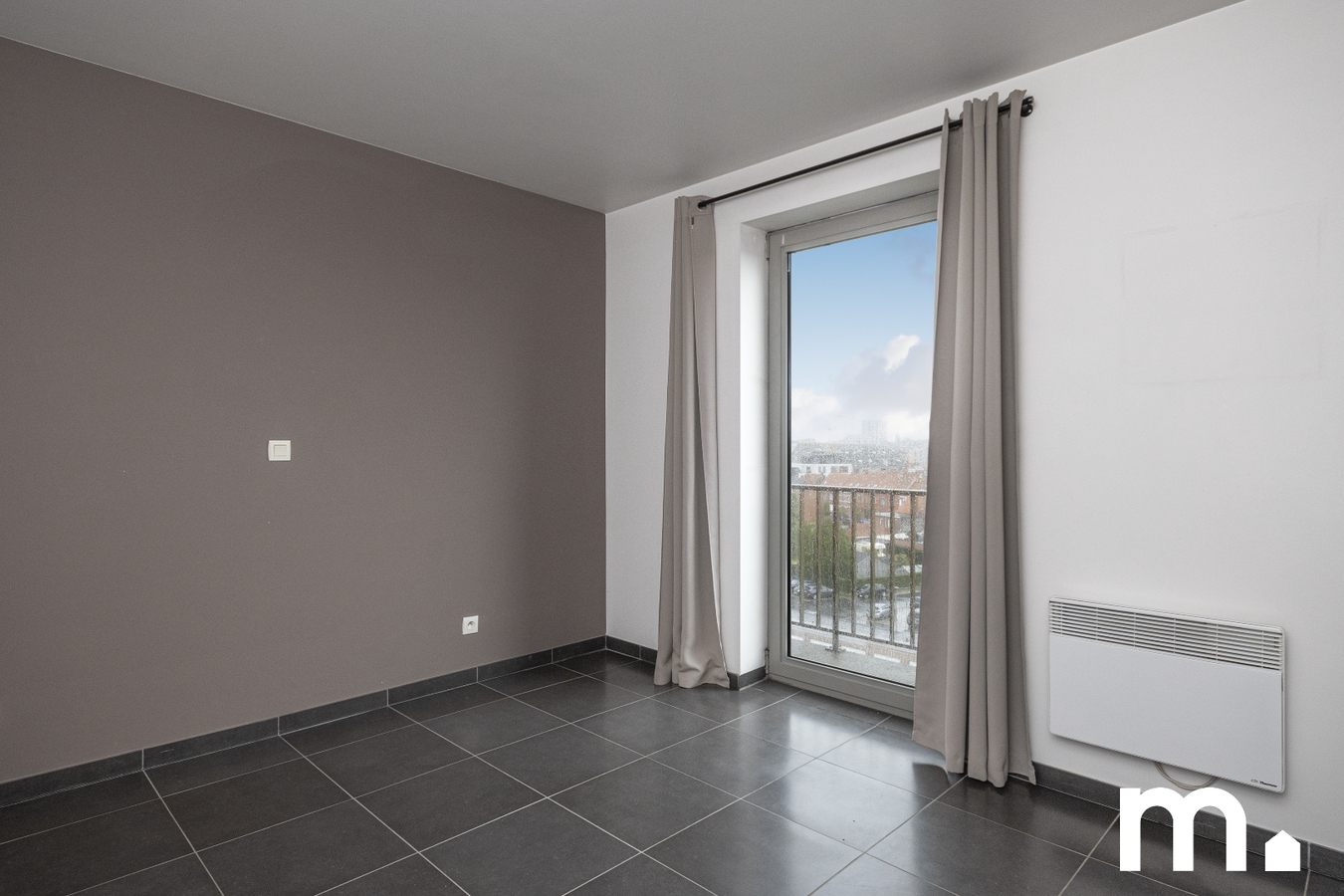 Instapklaar appartement met garage en privé parkeerplaats te koop in Roeselare ! 