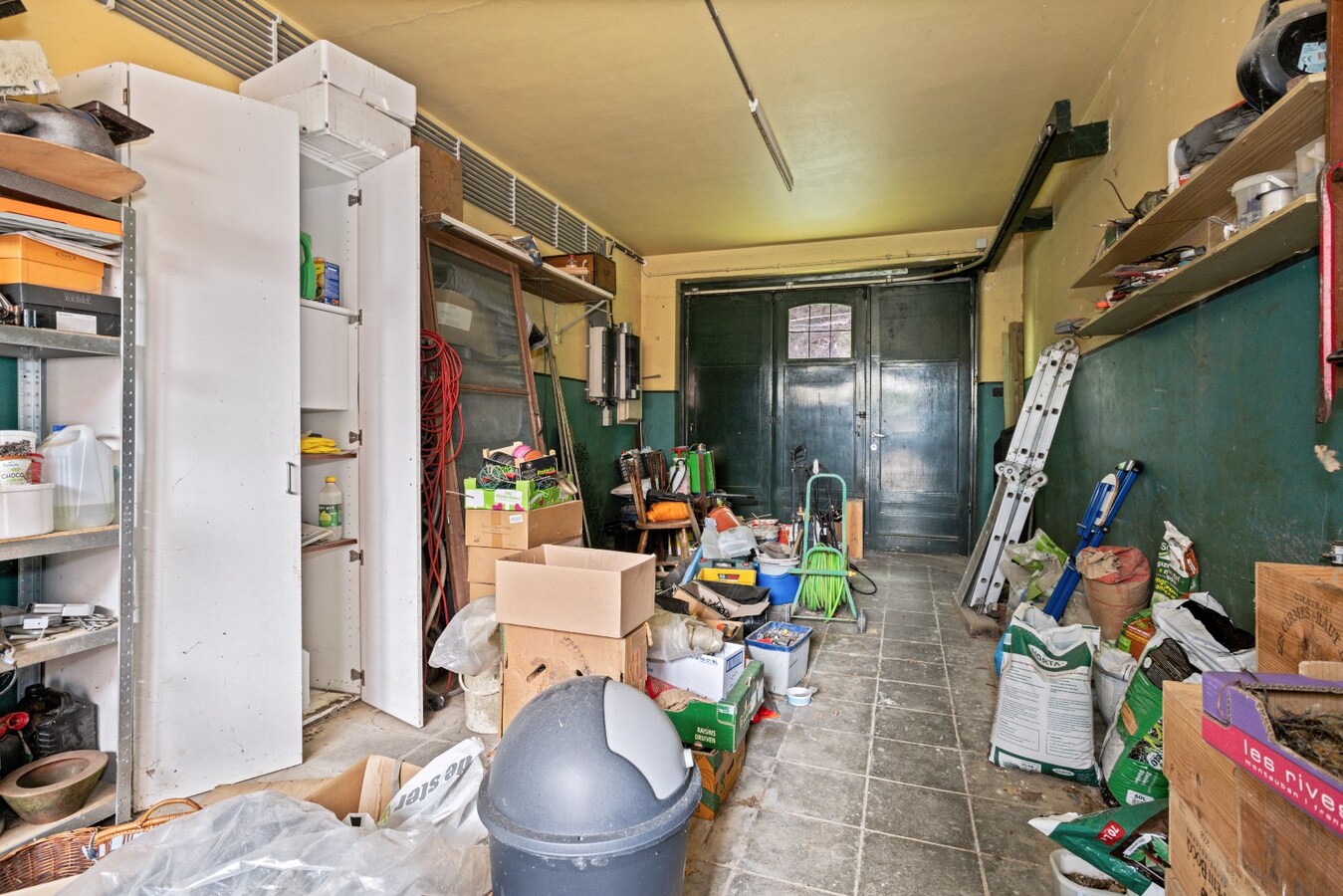 Verrassend ruime gezinswoning met garage op ruim perceel van 530m² 