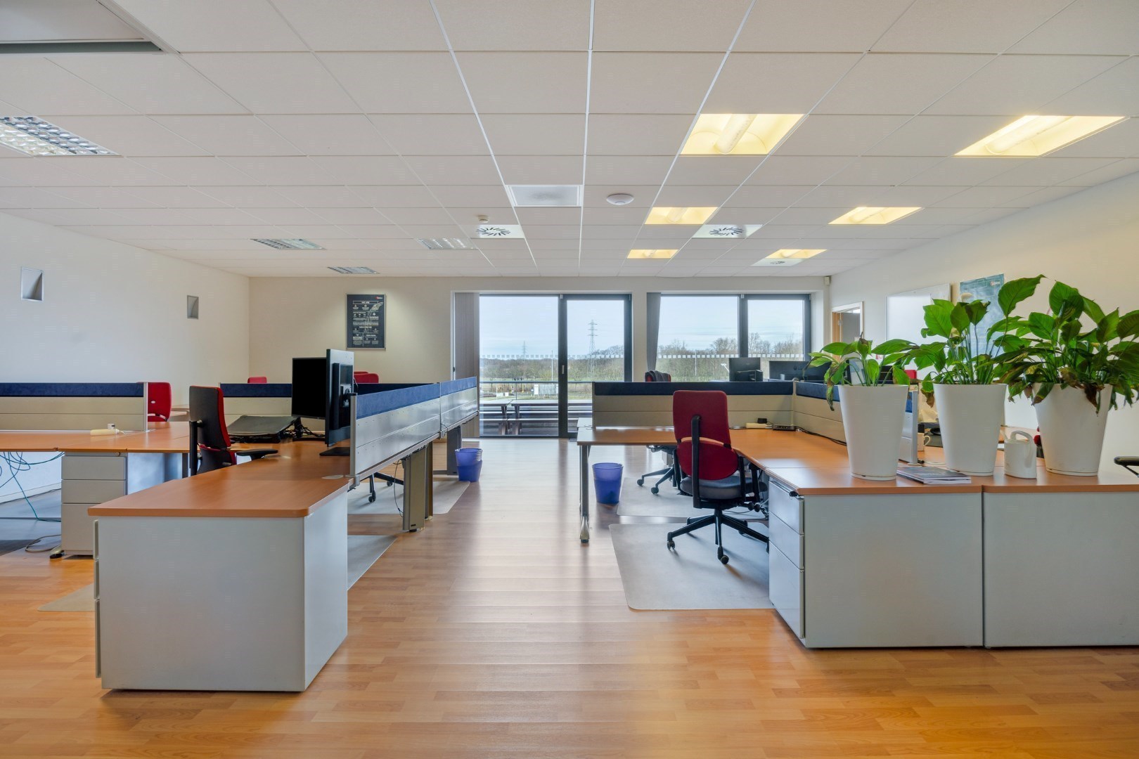 Kantoor te koop in het industriepark te Haasrode/Heverlee met 14 parkings - opp. 626 m² - verkoop van aandelen 