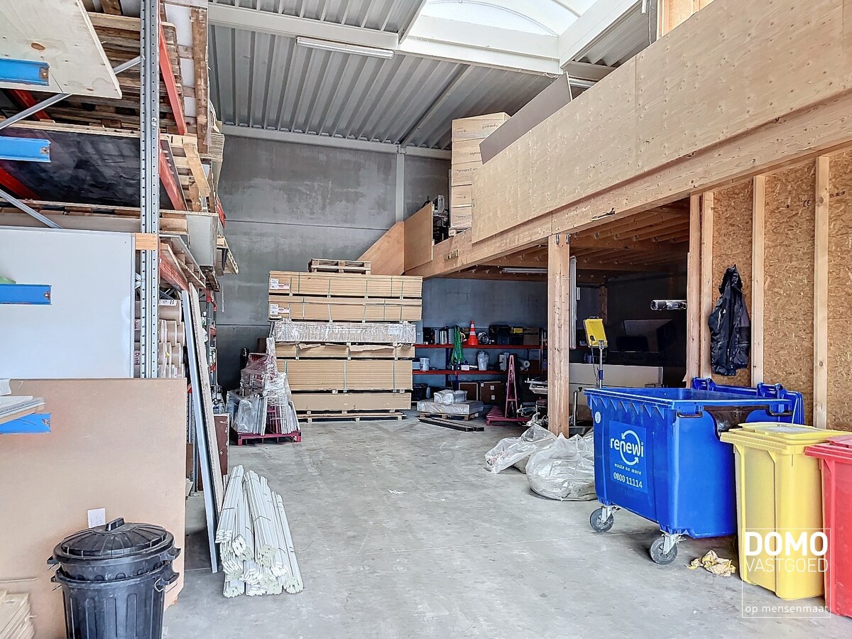 CENTRAAL GELEGEN LOODS TE BERBROEK MET OPSLAG- EN KANTOORRUIMTE 