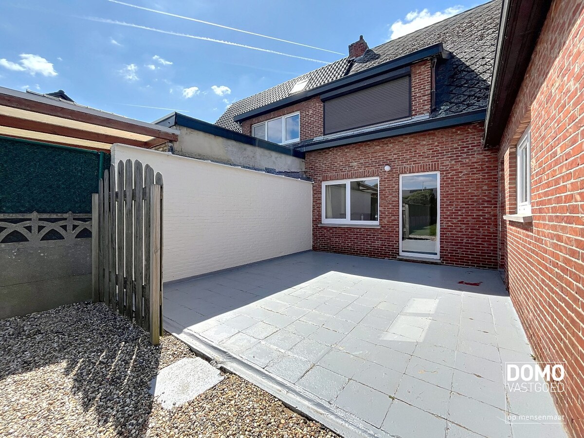 RUIME WONING MET TUIN, GARAGE &amp; 3 SLAAPKAMERS RUSTIG GELEGEN LANGS HET KANAAL MET EPC C TE BERINGEN 