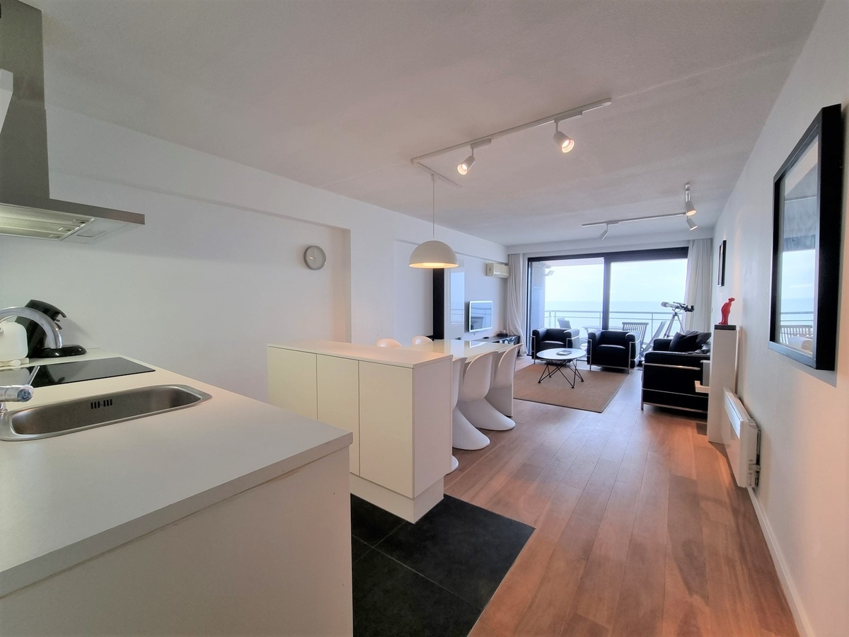 Designappartement met terras op de Zeedijk - Blankenberge 