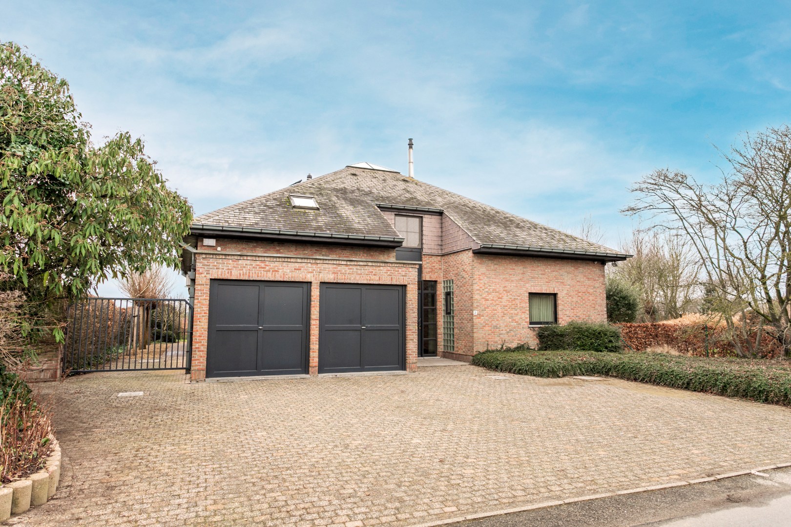 Instapklare villa te Heikruis, 4 slpks, bureau, dubbele garage en ruime tuin 