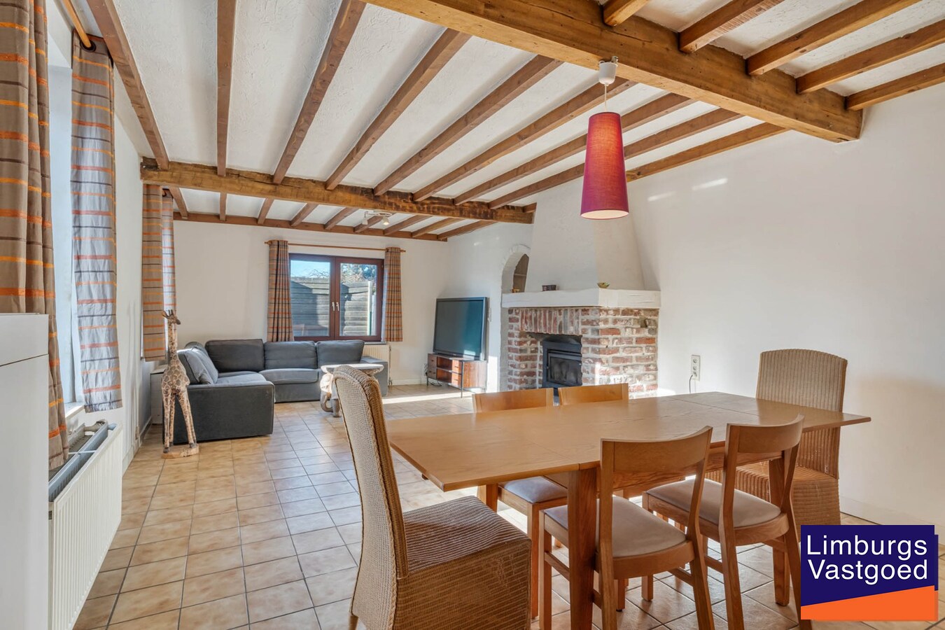 Instapklare woning met ruime loods/werkplaats, 11a 77ca 