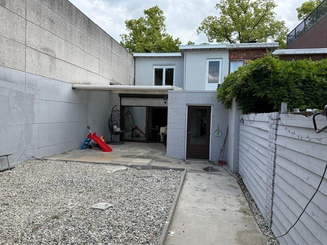 DIT BETREFT EEN WONING MET BIEDEN VANAF PRIJS  € 350.000 K.K. 