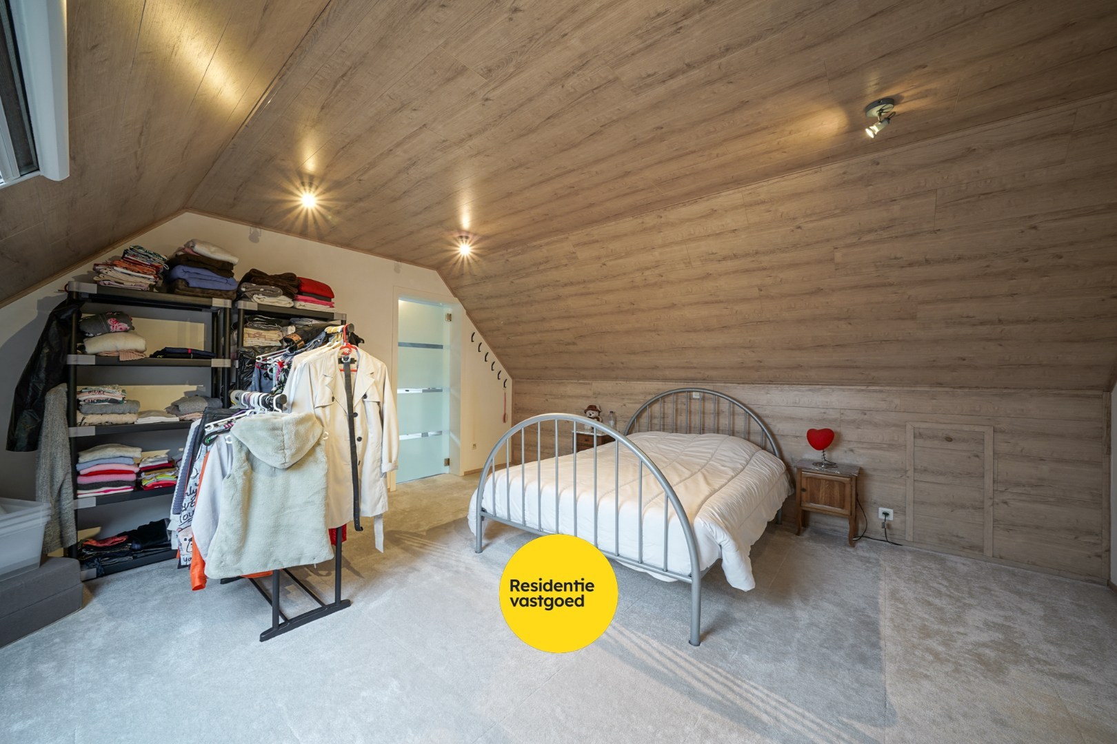 Alleenstaande woning op ruim perceel met vernieuwd woongedeelte en loods (80 m²) 