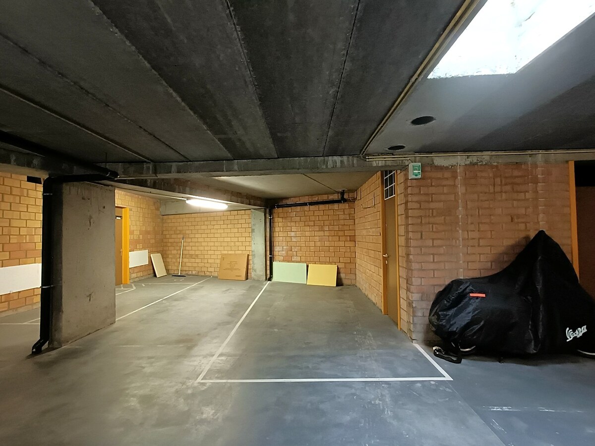 Staanplaats in het centrum van Heist. 