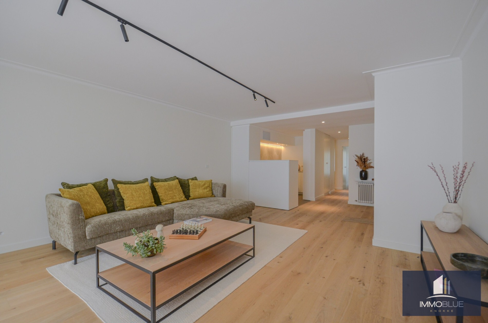 Stijlvol en volledig gerenoveerd appartement op wandelafstand van zee en het commerciële centrum. 