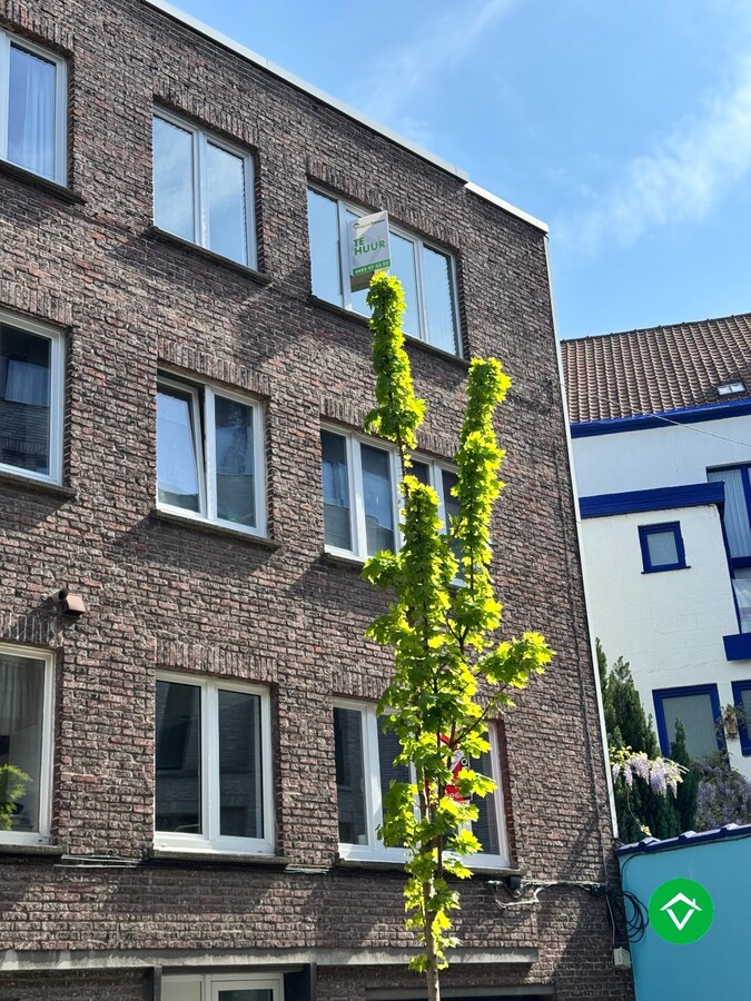 Instapklaar appartement met 2 slaapkamers en garage te Gent 