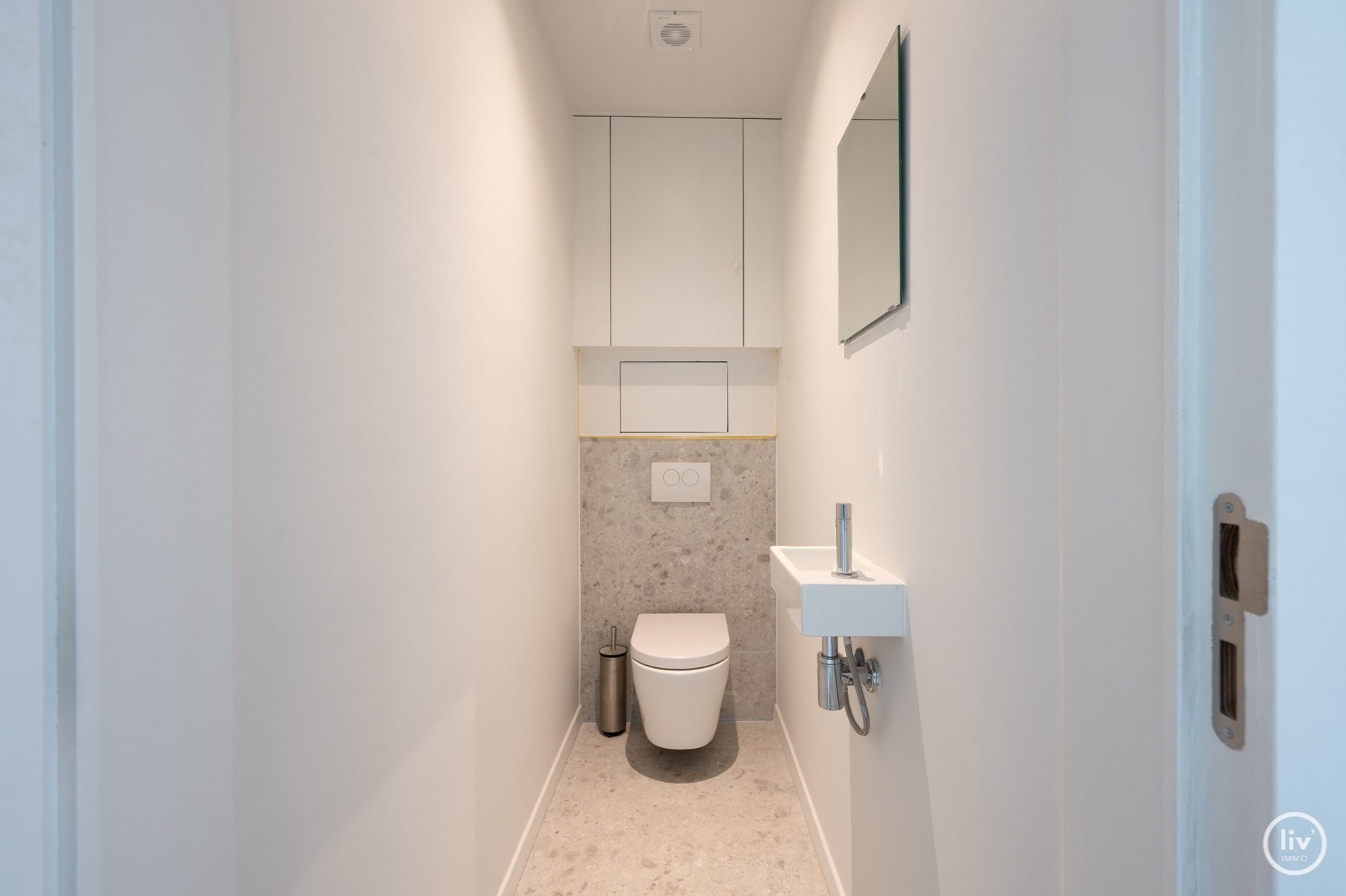 Nieuwbouw duplex in volledig gerenoveerd gebouw van 2021, centraal gelegen nabij Duinenwater, waardoor alle winkels en openbaar vervoer bereikbaar zijn op wandelafstand. 