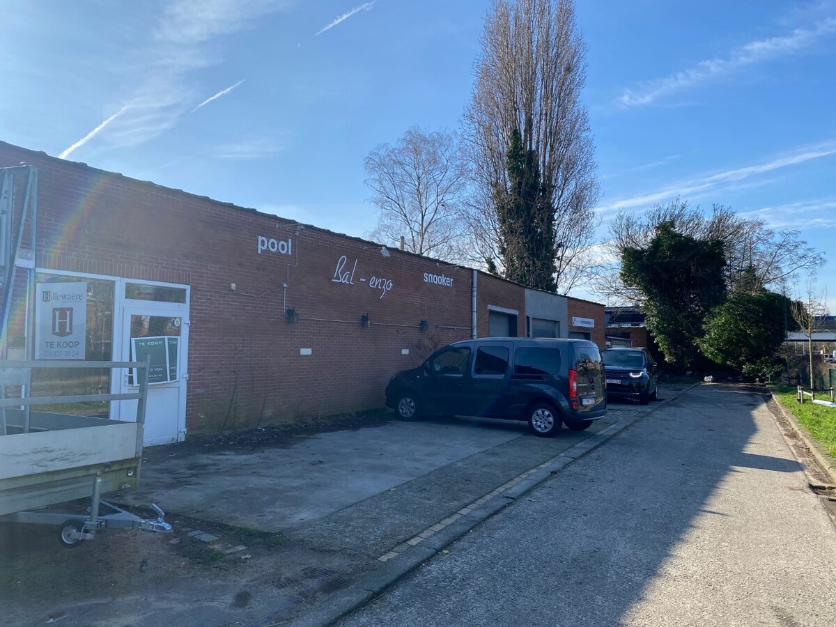 Handelspand 546 m² met veel mogelijkheden en 8 parkeerplaatsen 