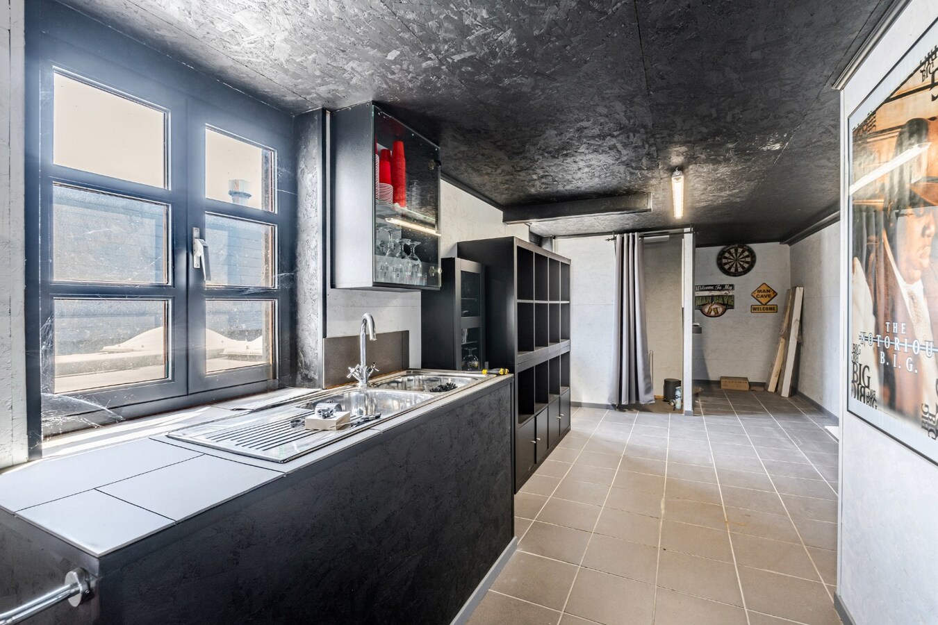 Karaktervolle woning op toplocatie in Zomergem met polyvalente ruimte 