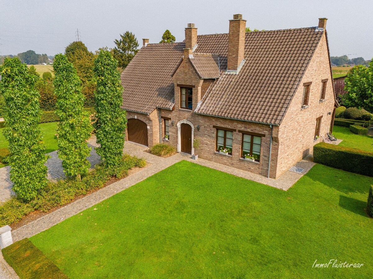 Prachtige villa met een ruim stalgebouw op ca. 2,2 ha te Dilsen-Stokkem 