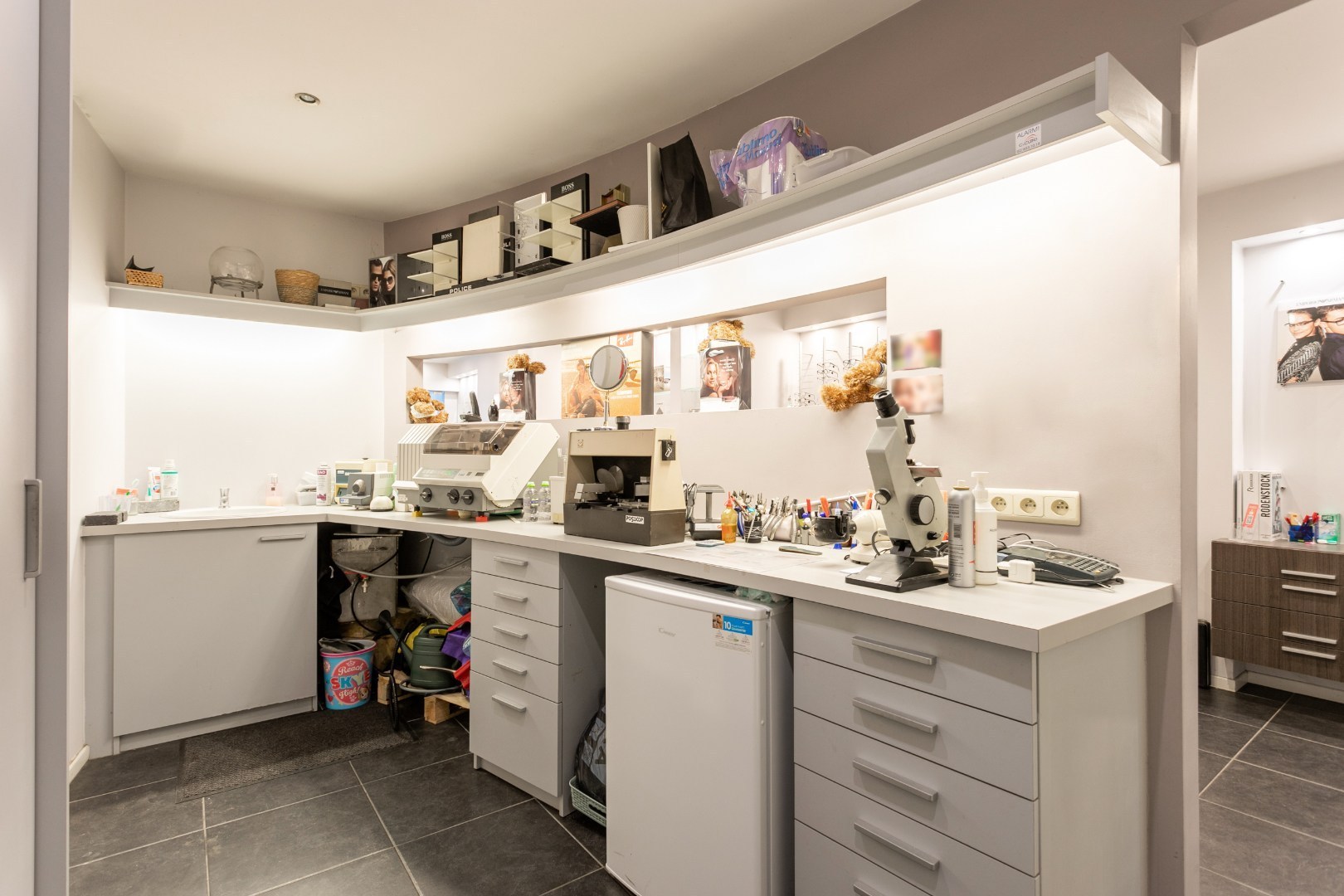 Handelspand met woonst te Halle centrum 