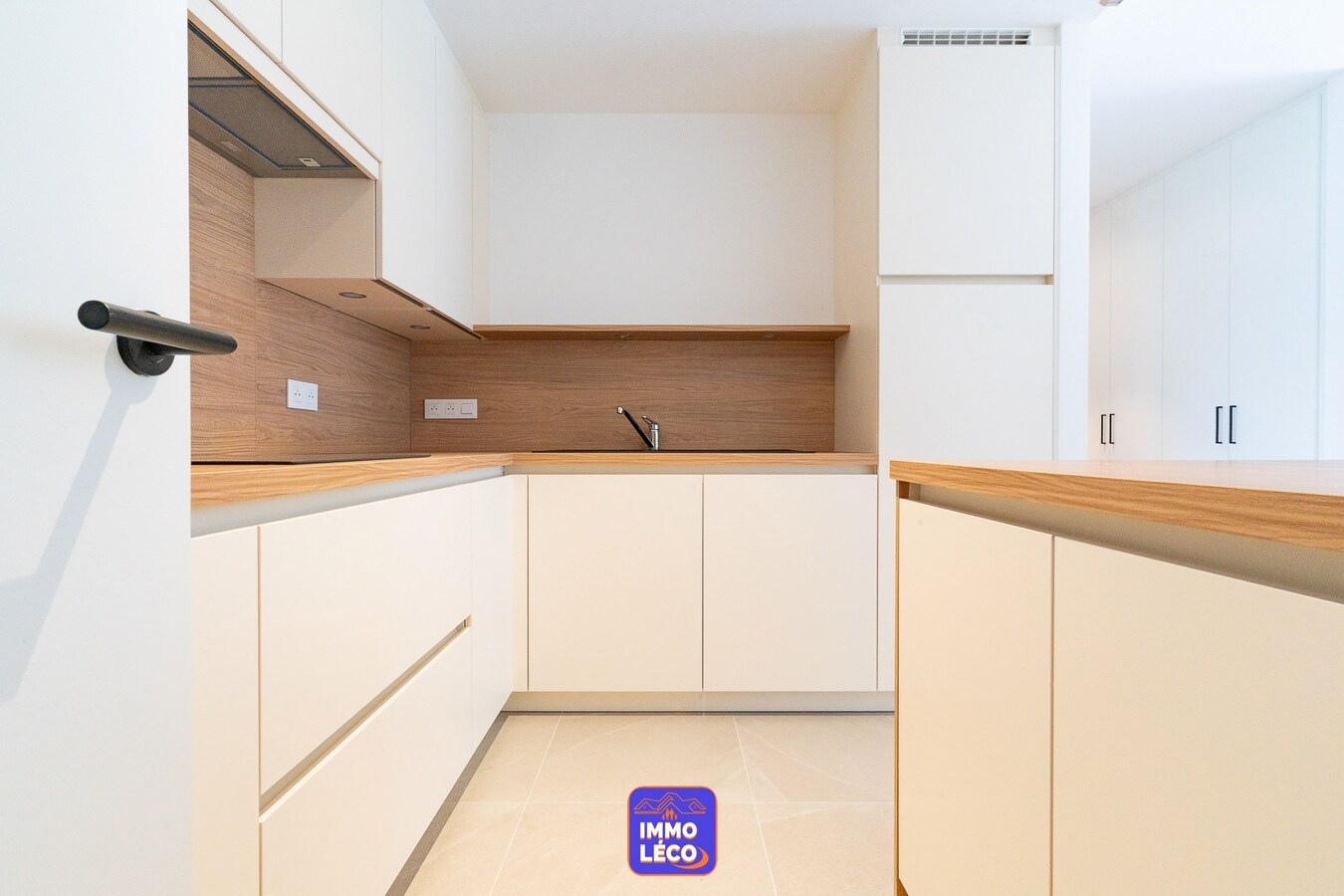 Appartement NEUF de haut standing avec garage 3 voitures, EN PLEIN CENTRE-VILLE ! 