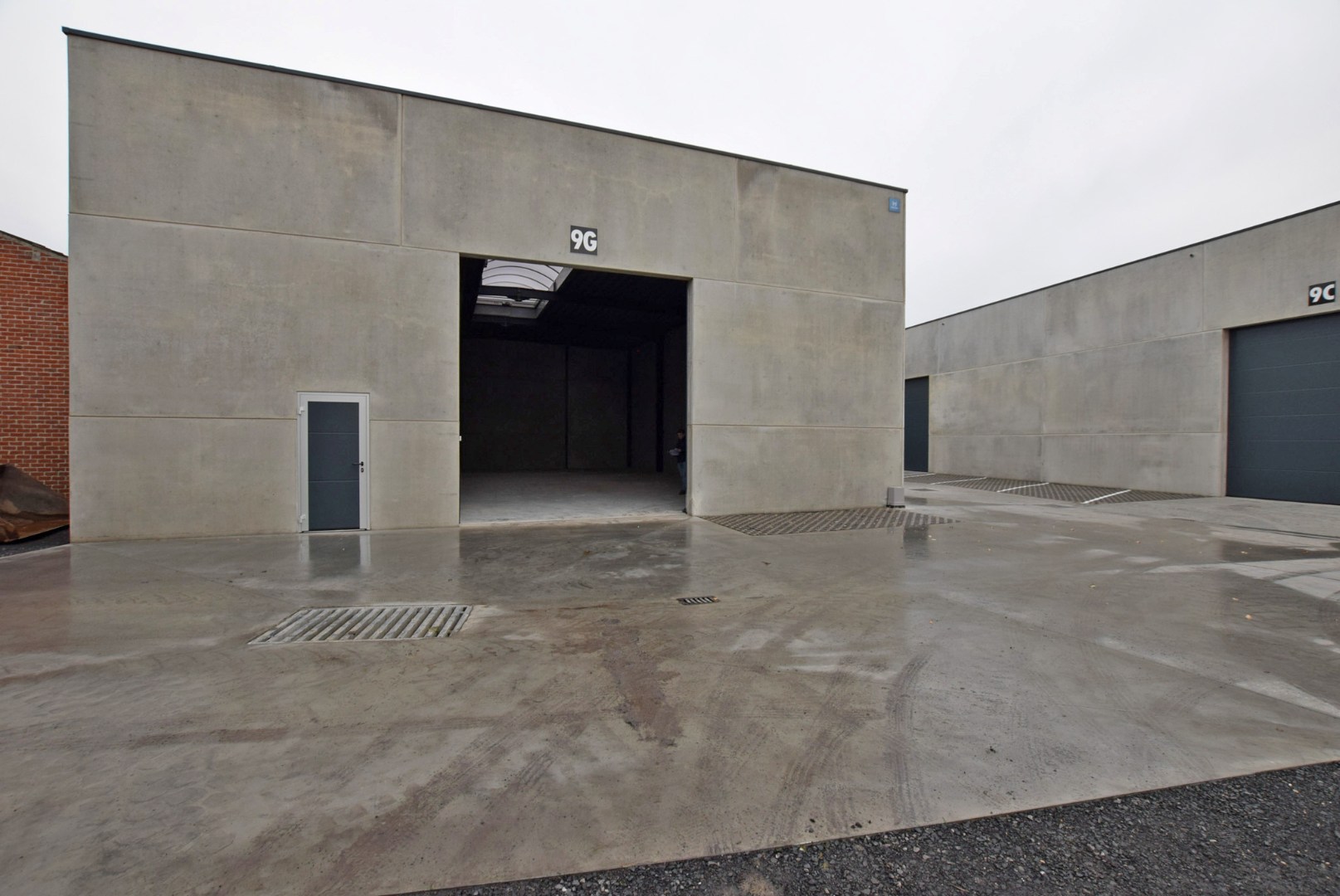 Geïsoleerde nieuwbouwloods 9G (loods 2) (290m²) te huur op een industrie- ambachtzone te Vleteren 